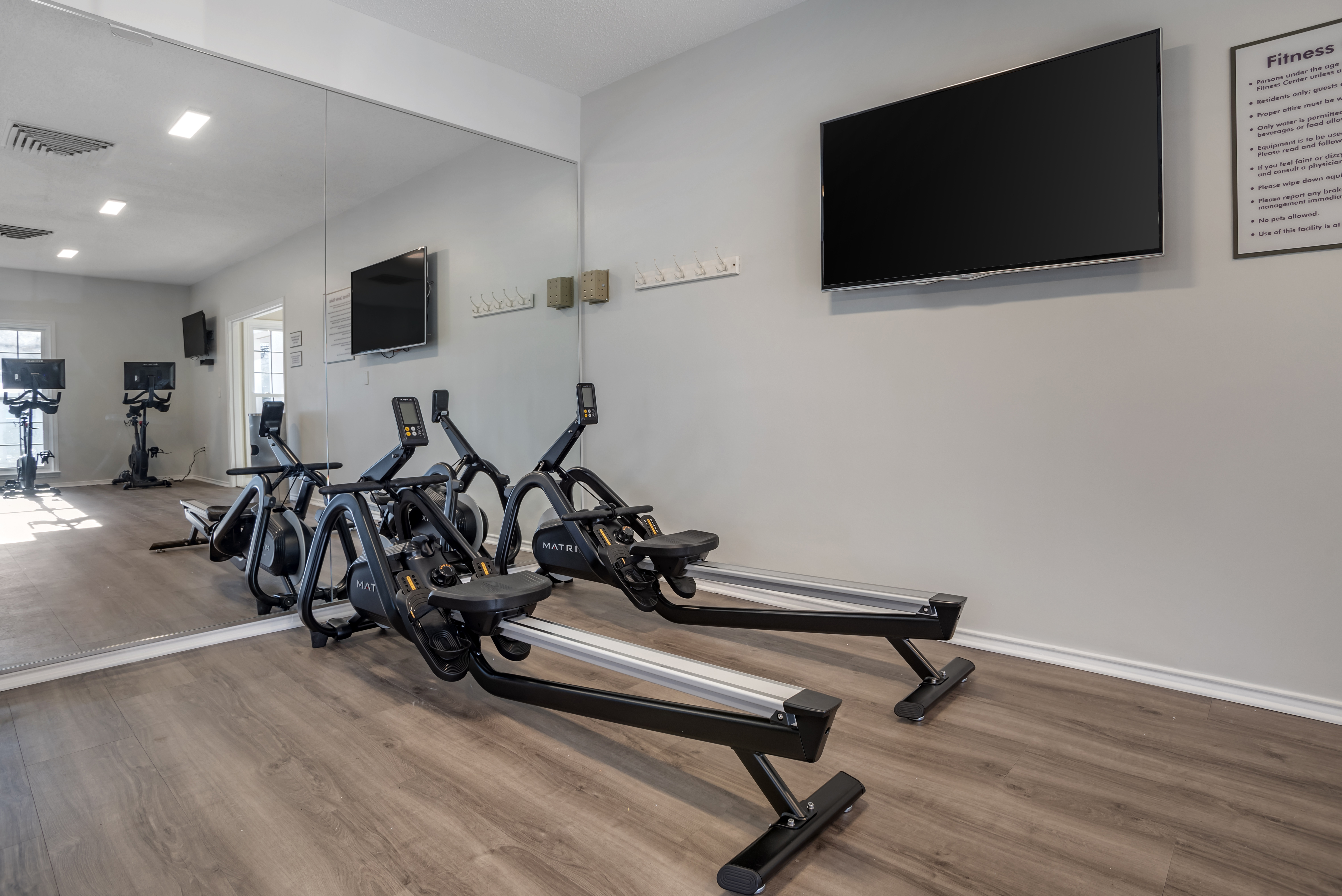 Gym at Eaves Fair Lakes (3 of 3)