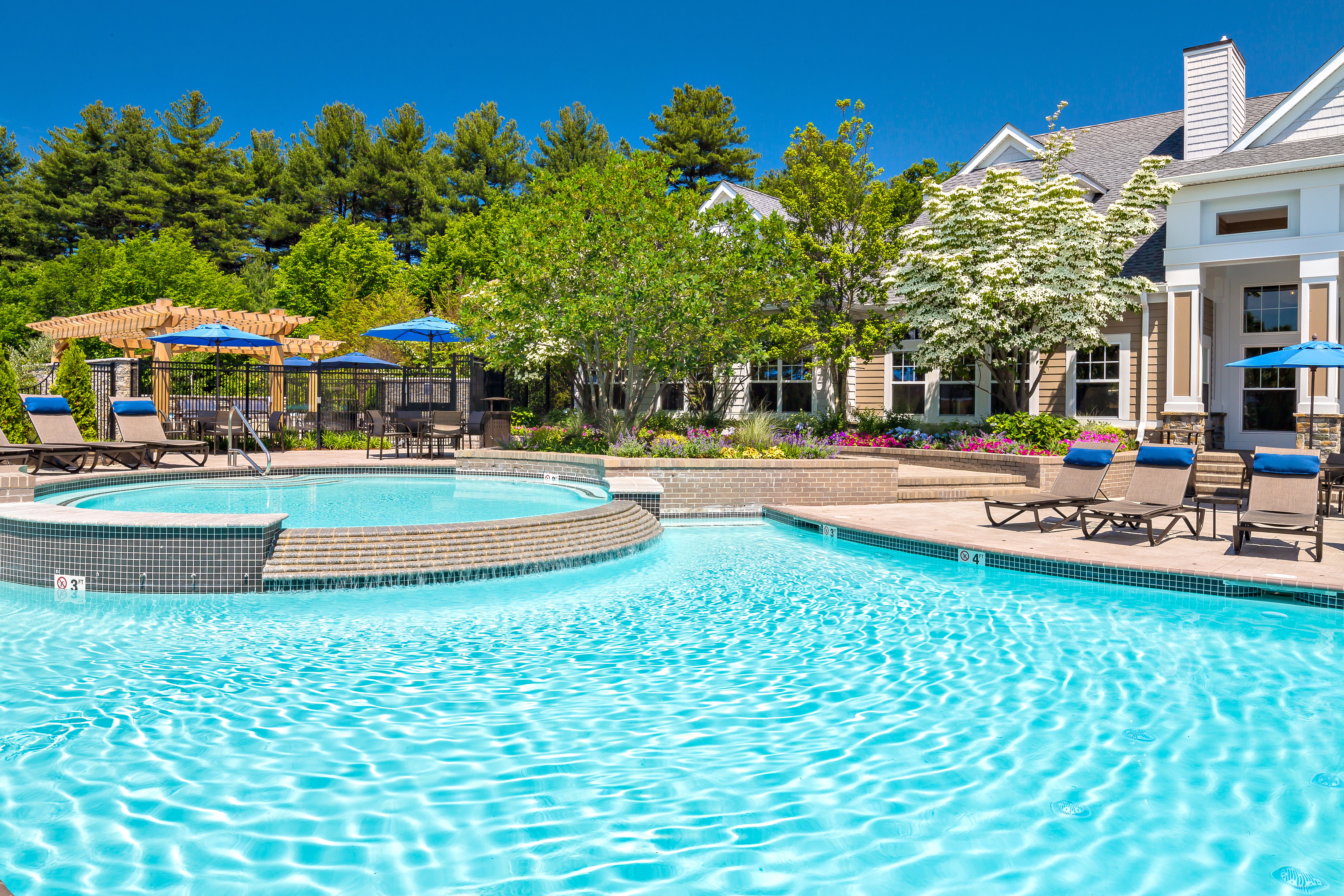 Pool at Avalon Bear Hill (3 of 4)