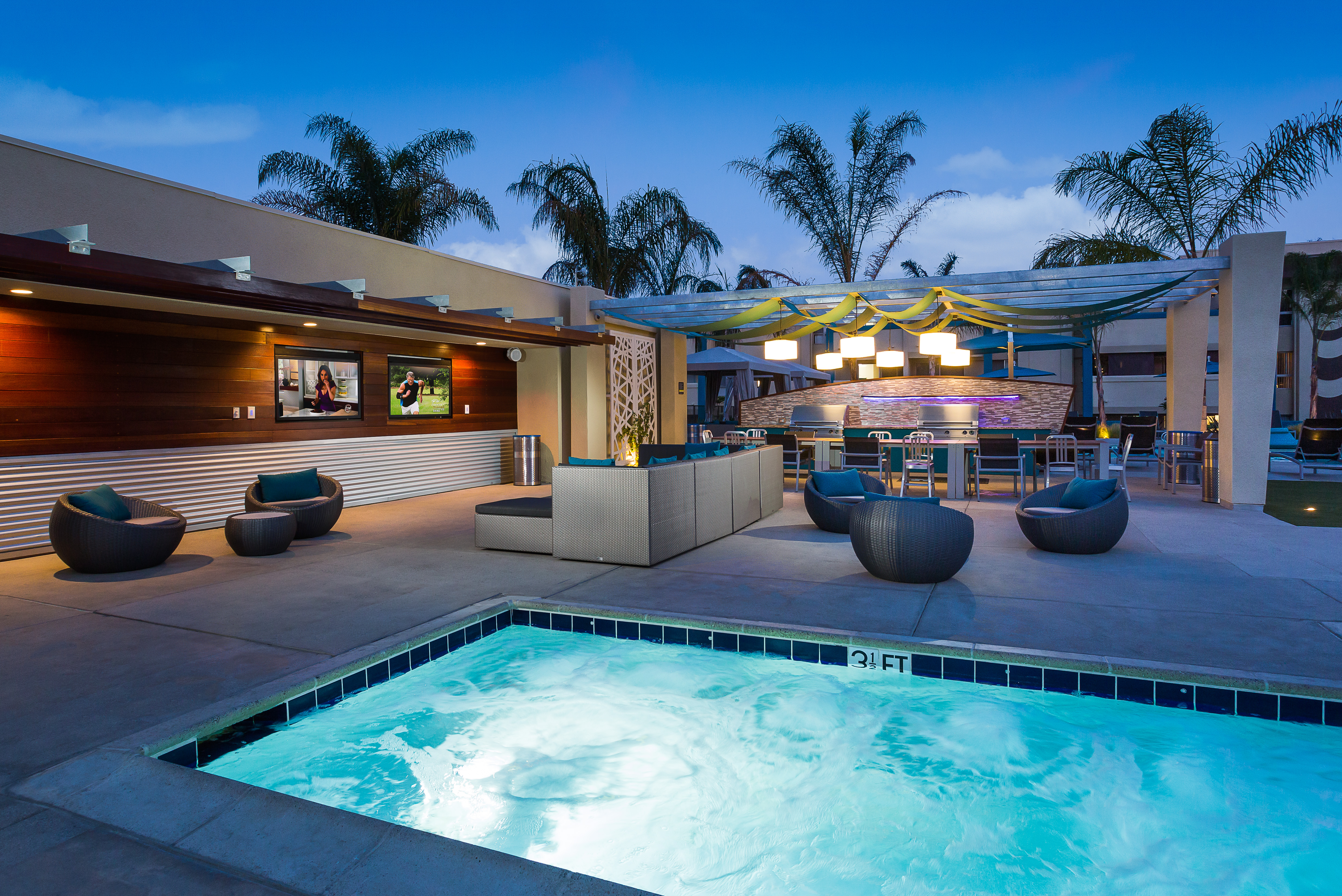 Pool at Ava Pacific Beach (4 of 4)
