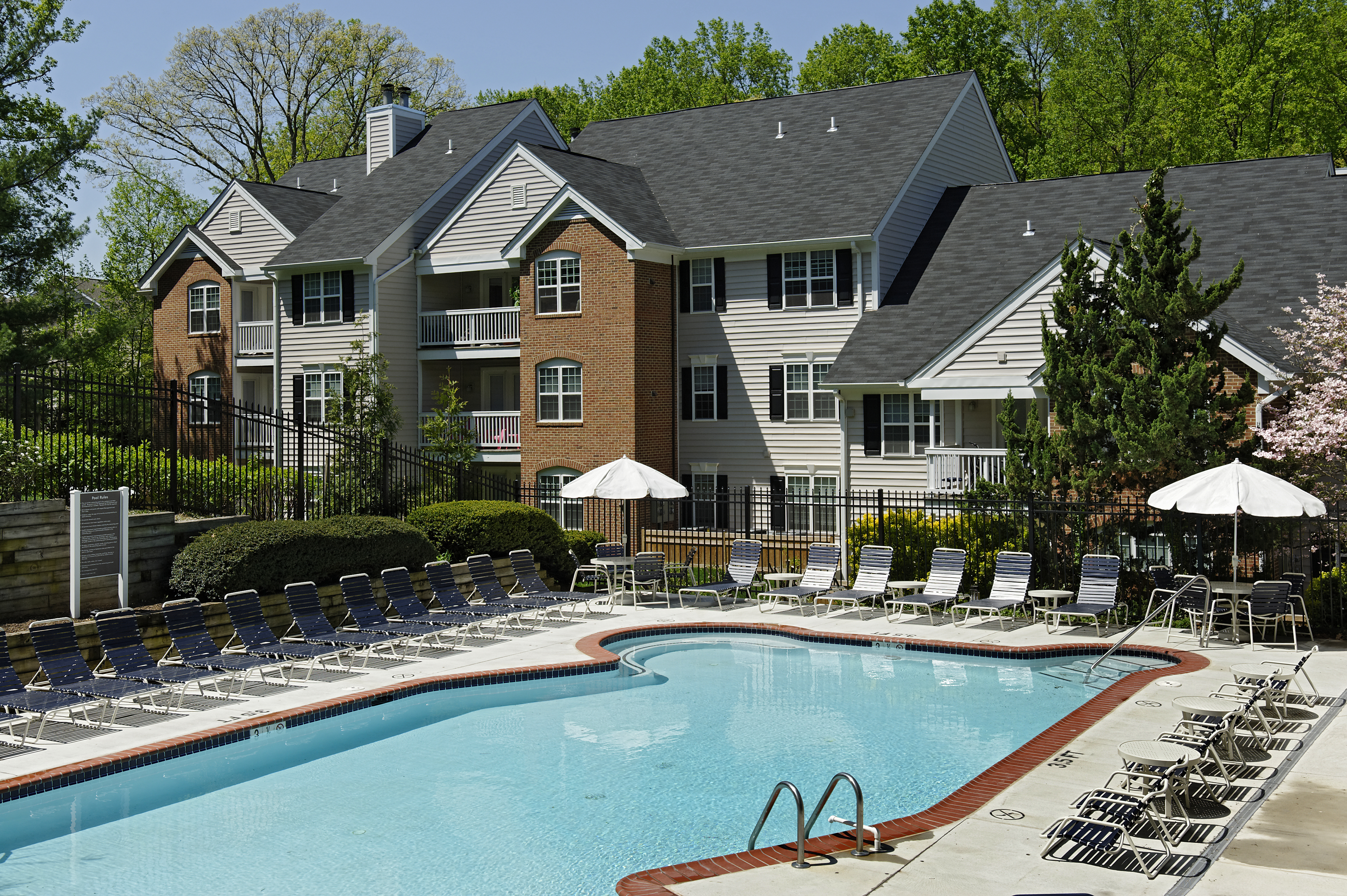 Pool at Eaves Fairfax City (2 of 2)