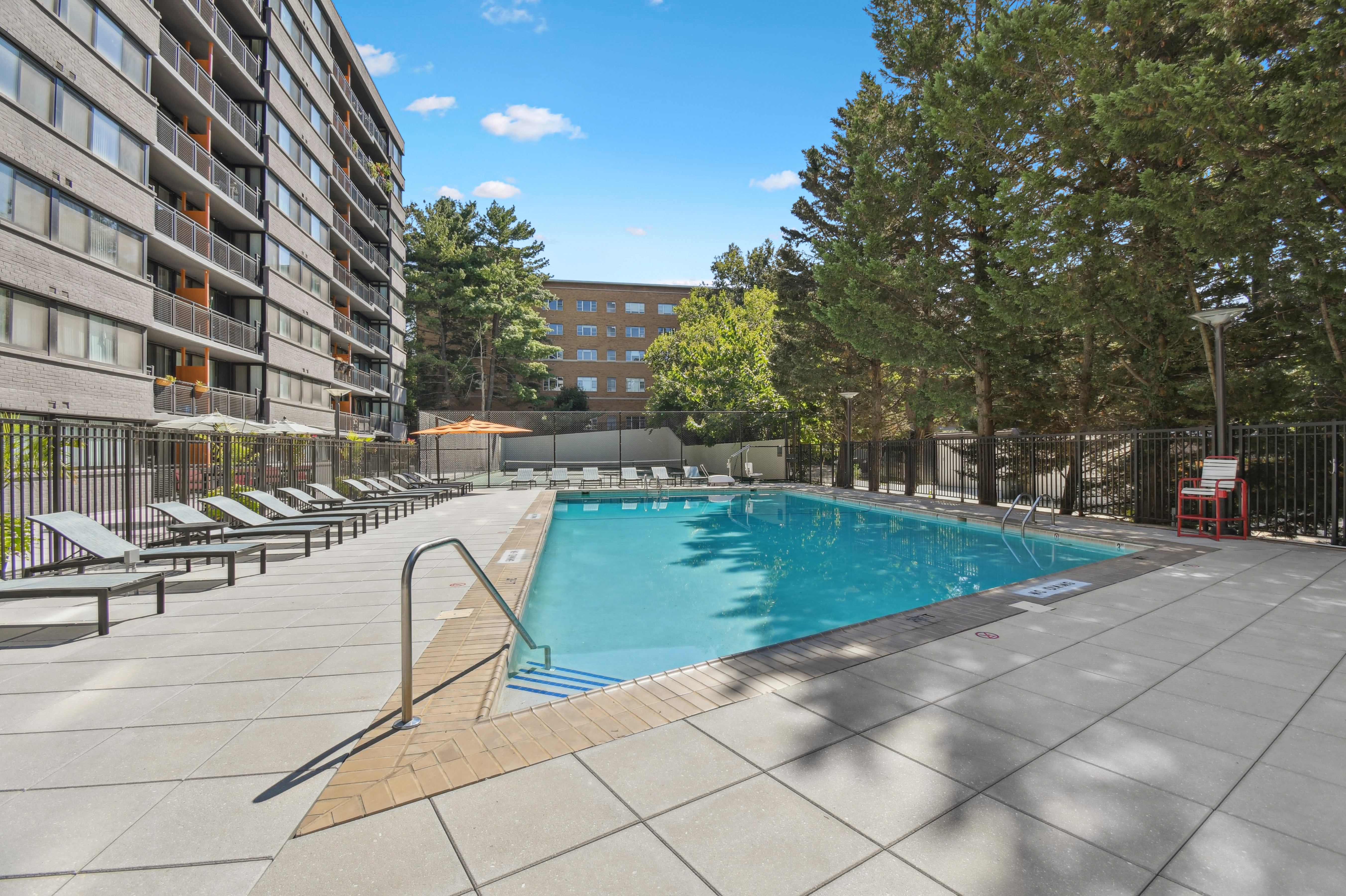 Pool at Ava Van Ness (2 of 3)