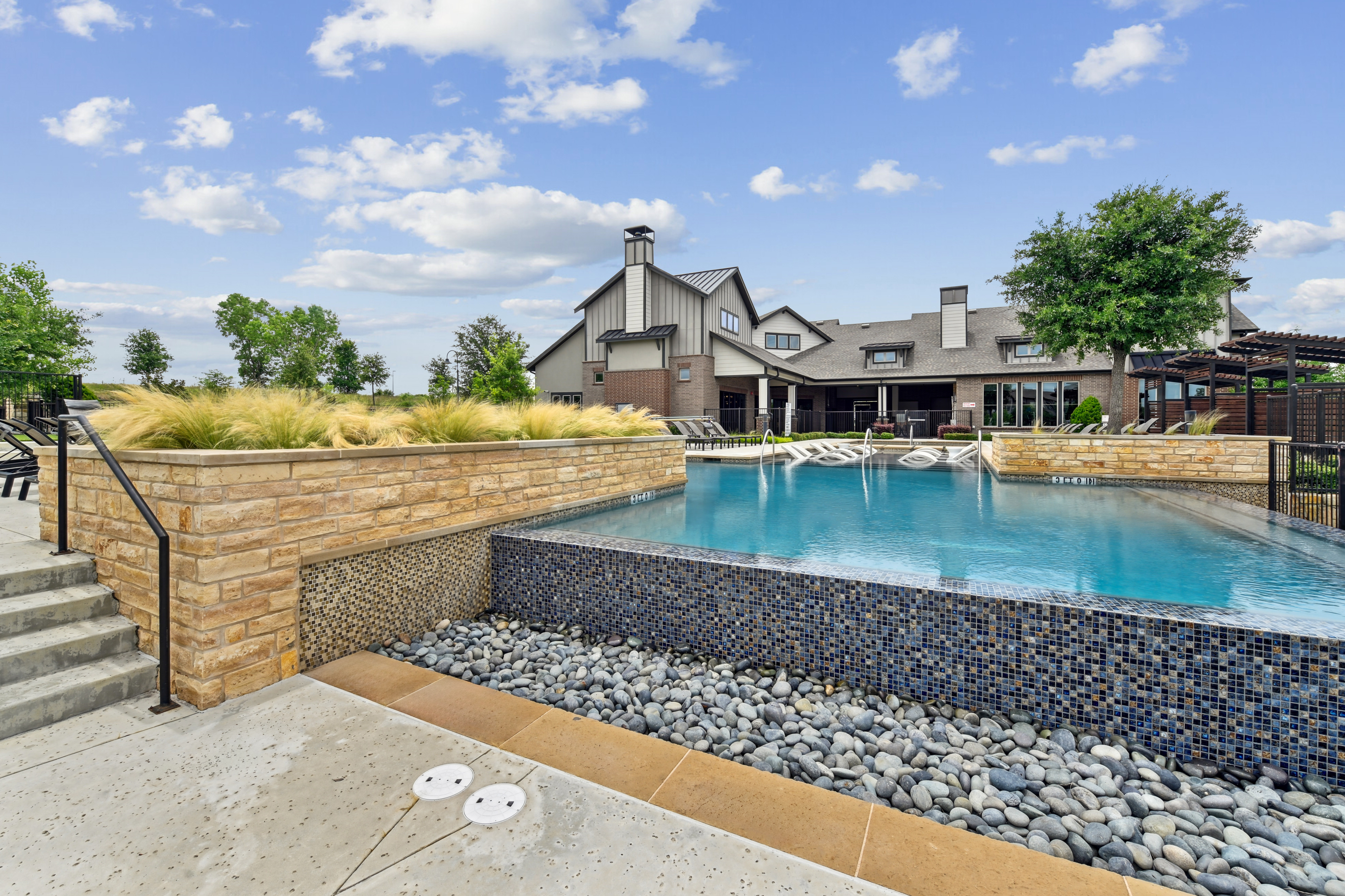 Pool at Avalon (3 of 5)
