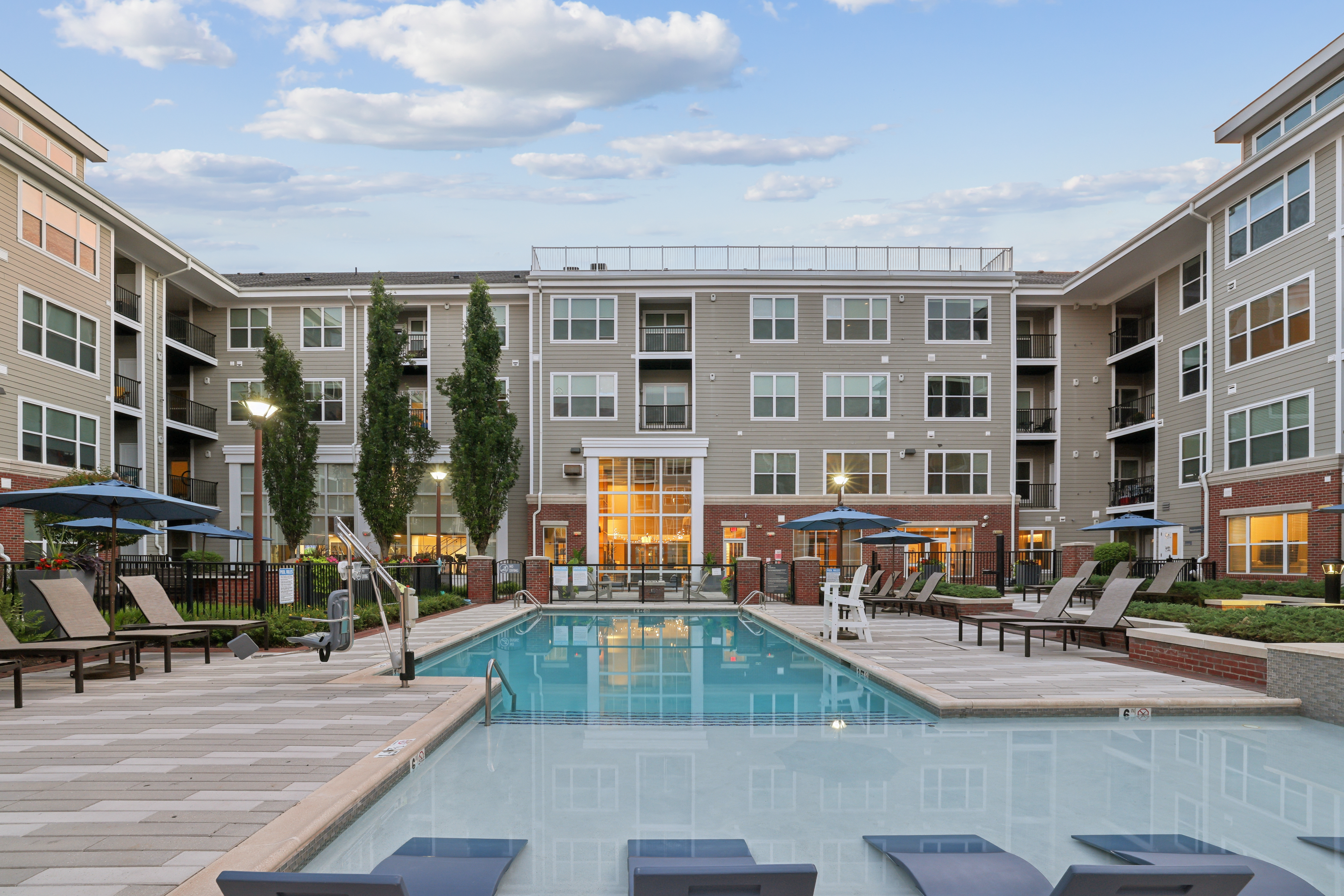 Pool at Avalon (3 of 4)