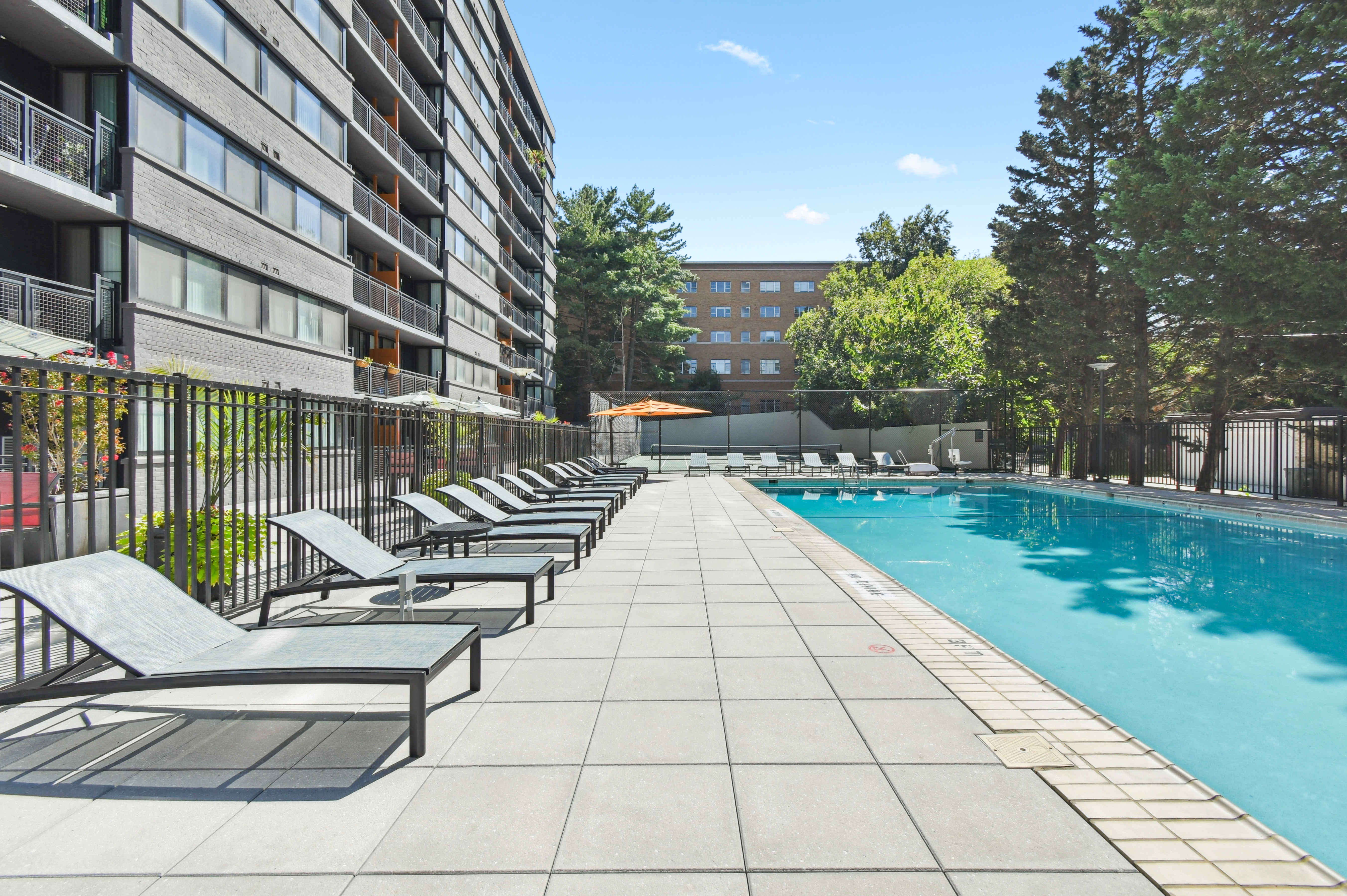 Pool at Ava Van Ness (1 of 3)