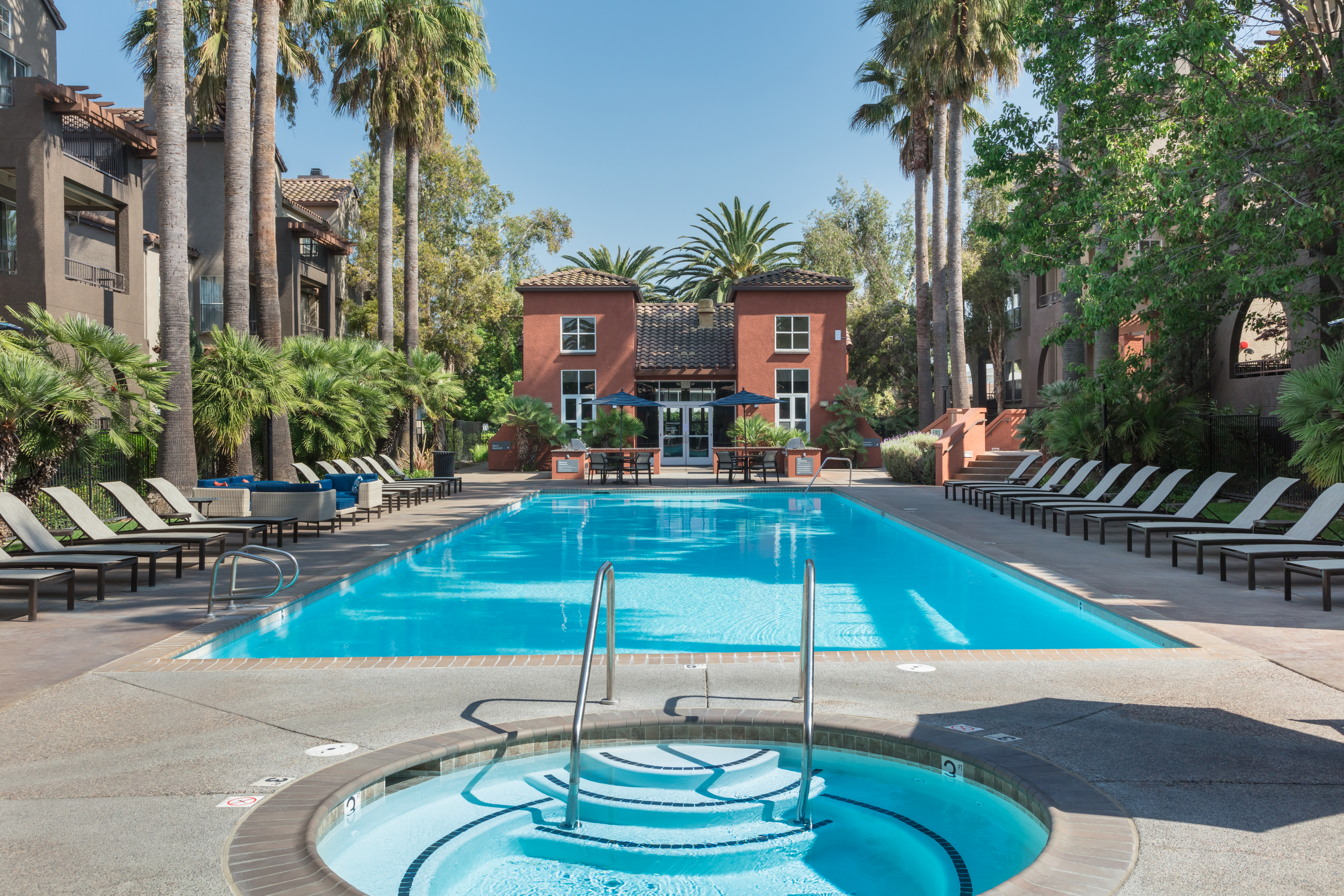 Pool at Avalon On The Alameda (5 of 7)