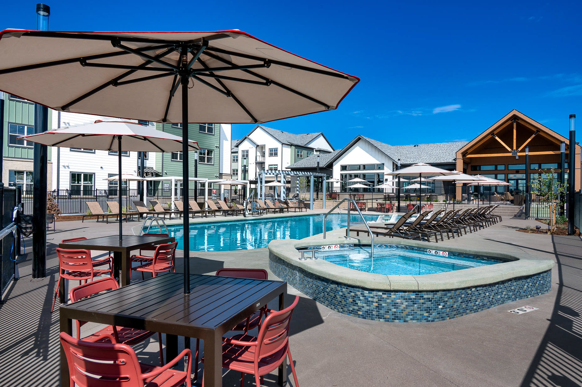 Pool at Avalon (2 of 5)