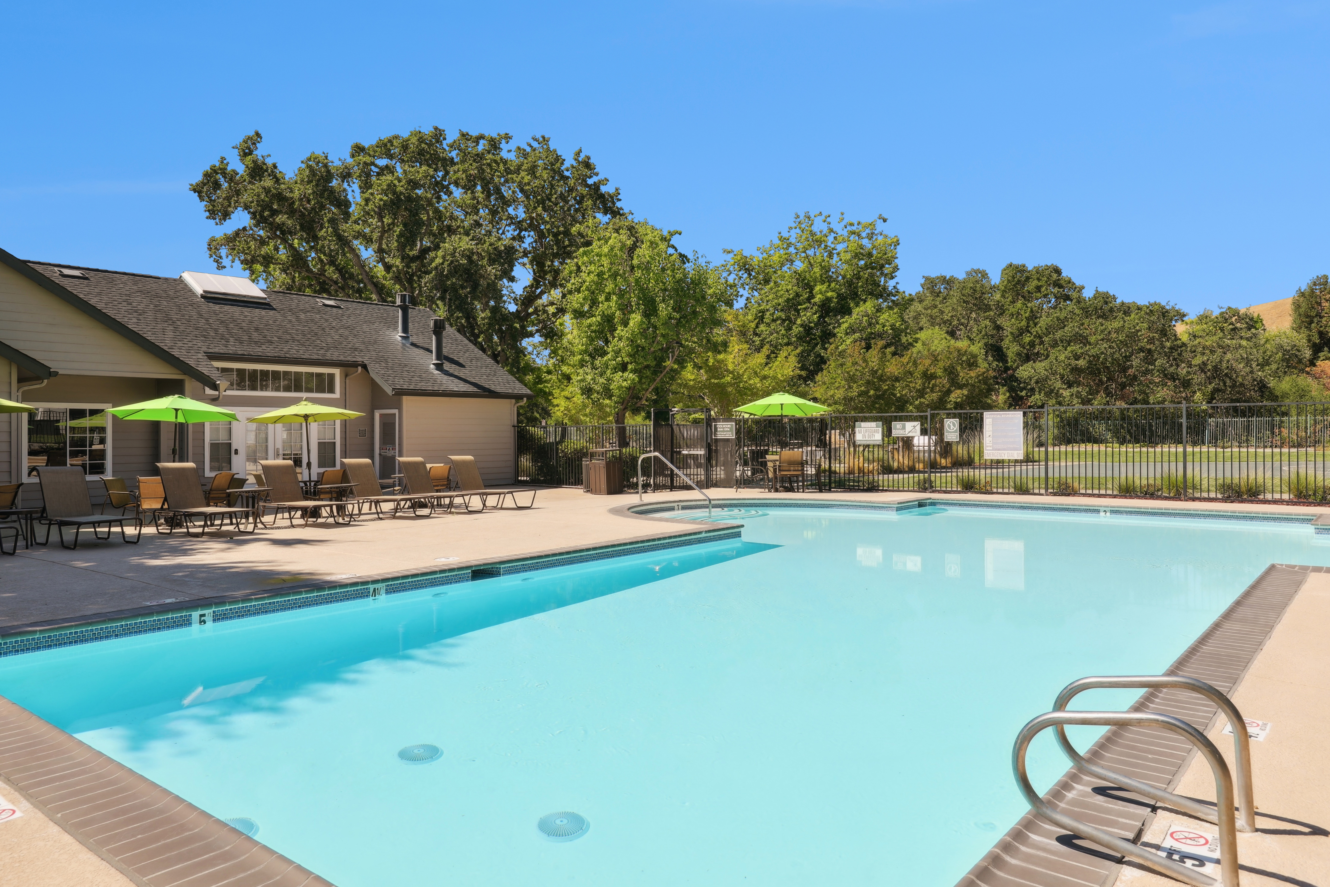 Pool at Eaves (1 of 5)