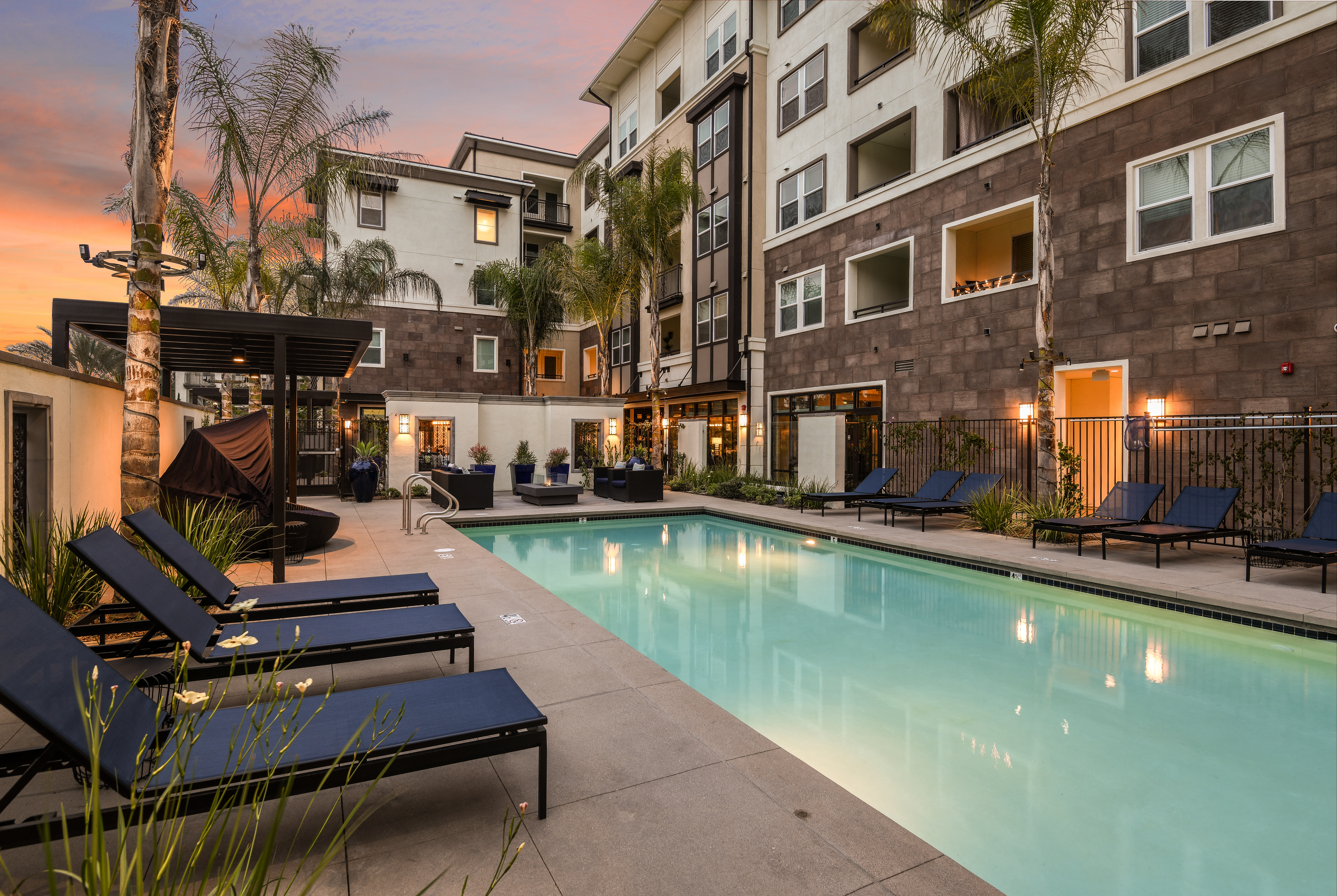 Pool at Avalon (2 of 4)