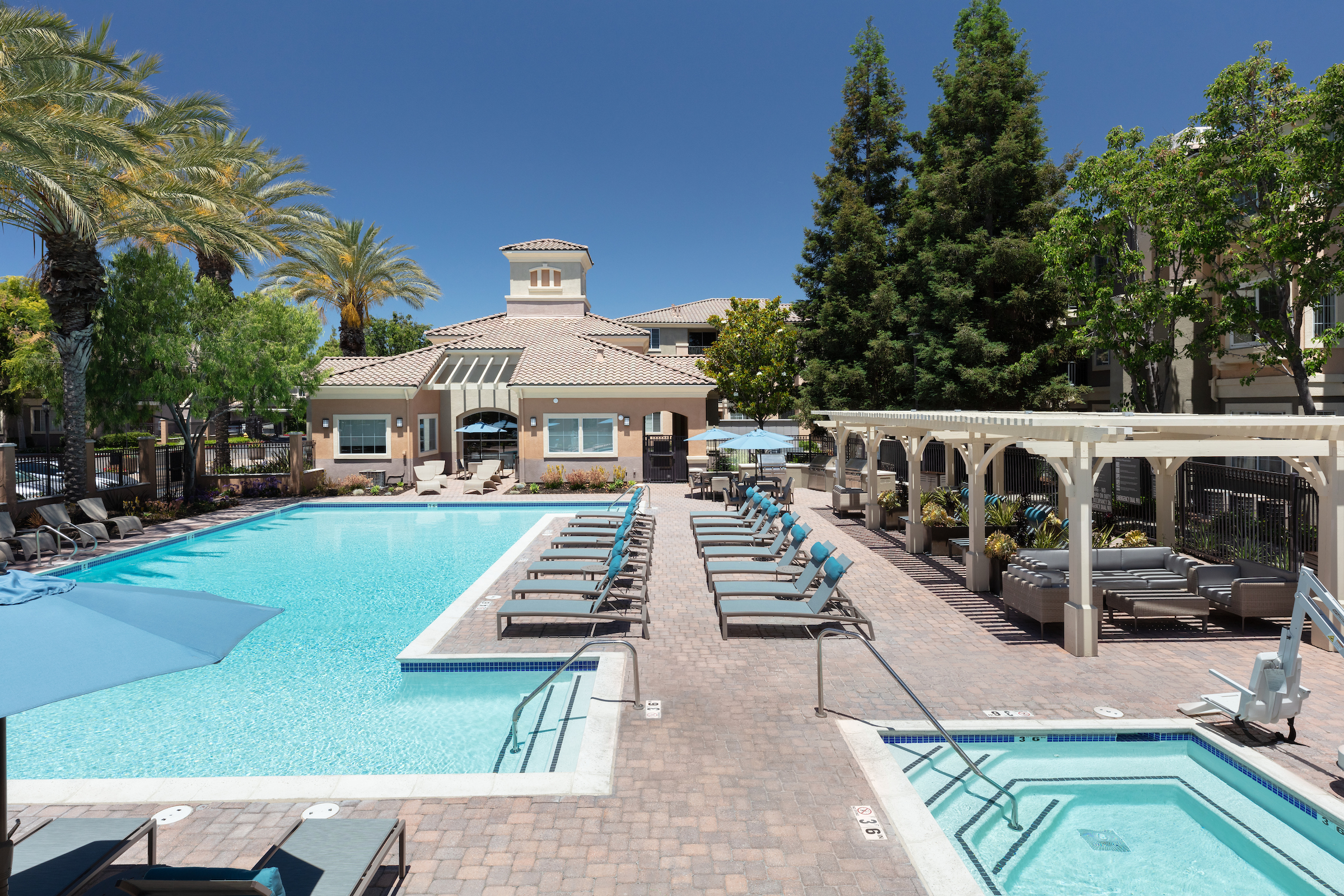 Pool at Avalon Willow Glen (4 of 4)