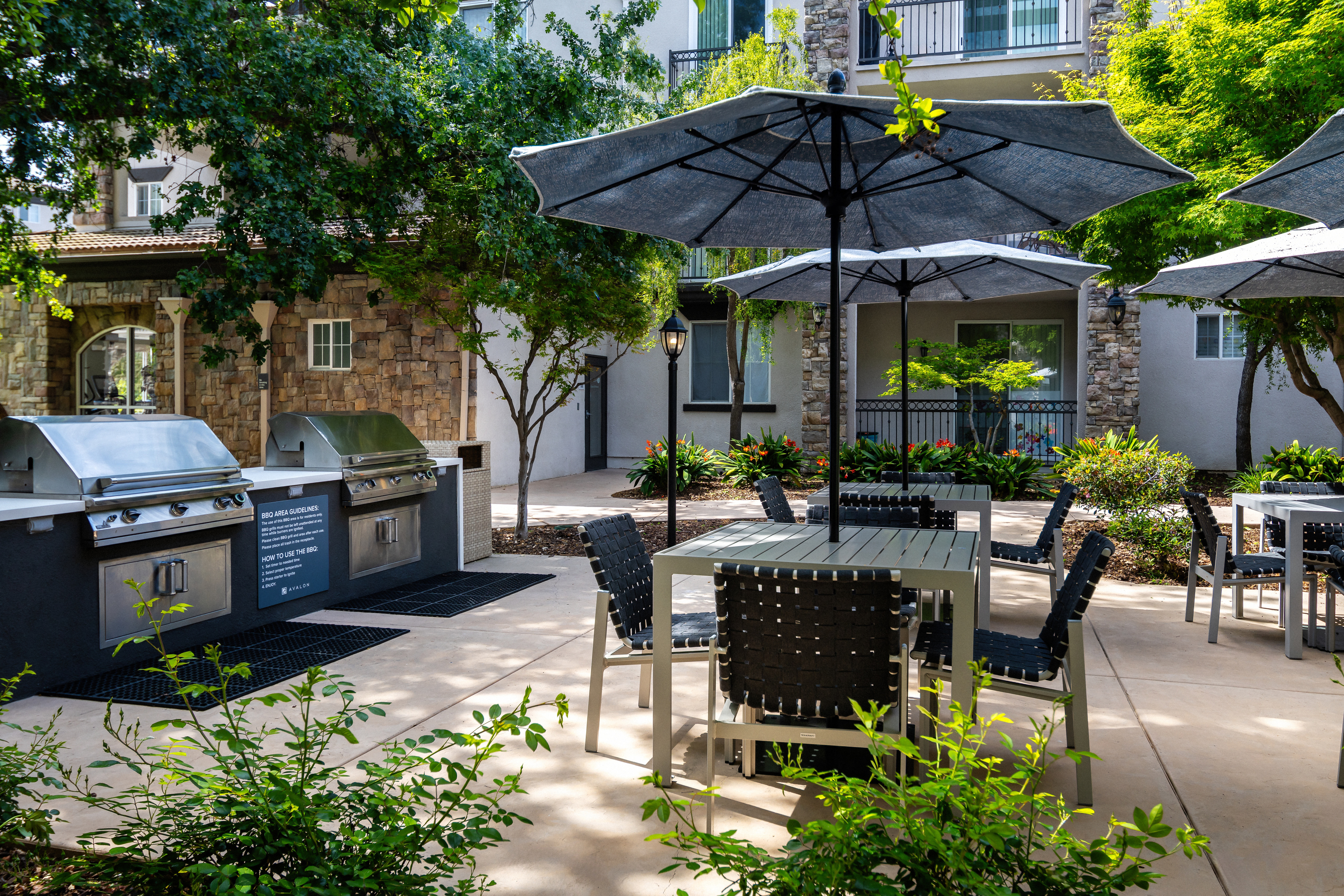 Grill area at Avalon Thousand Oaks Plaza