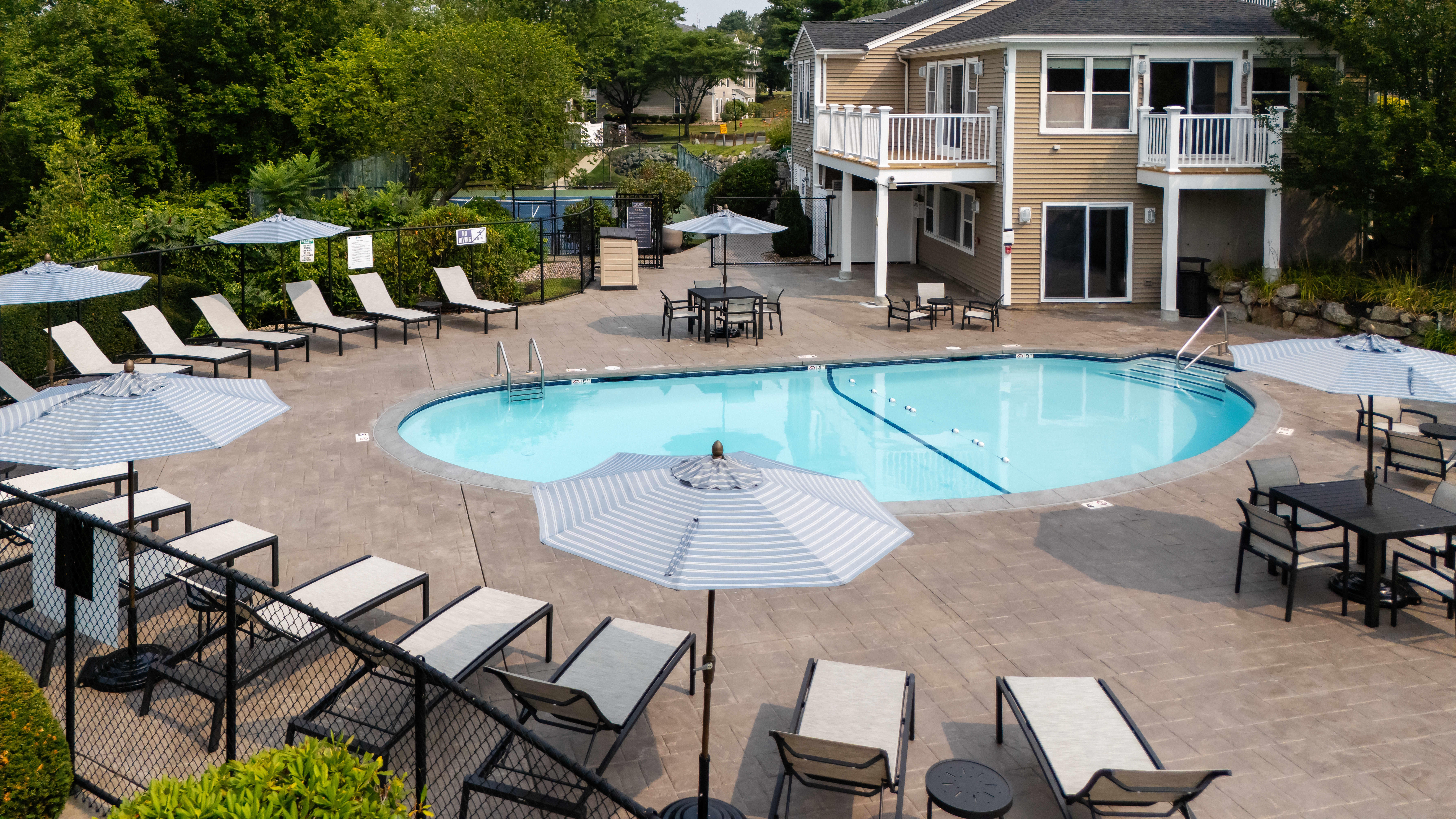 Pool at Eaves (4 of 6)