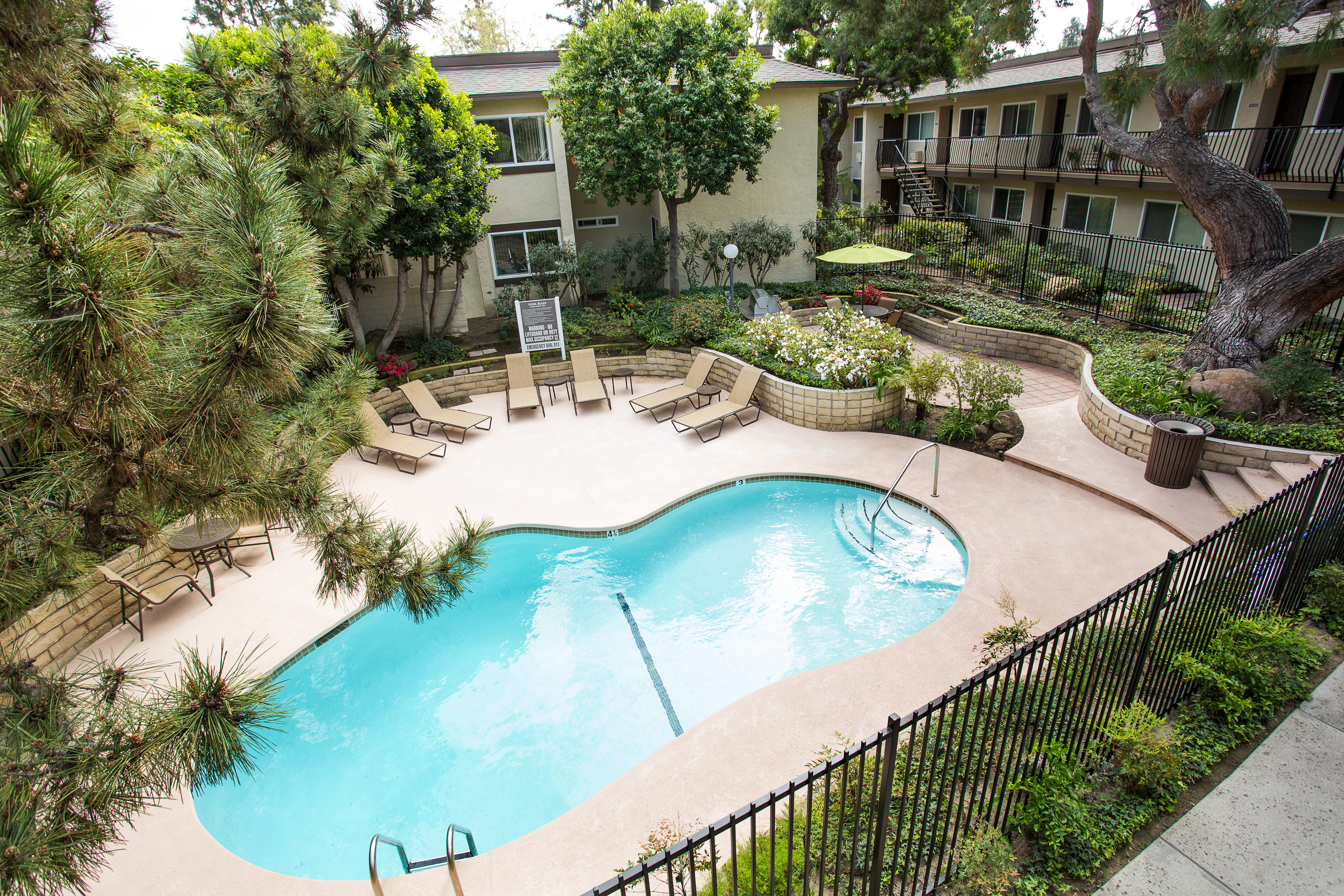 Pool at Eaves Cerritos (3 of 4)