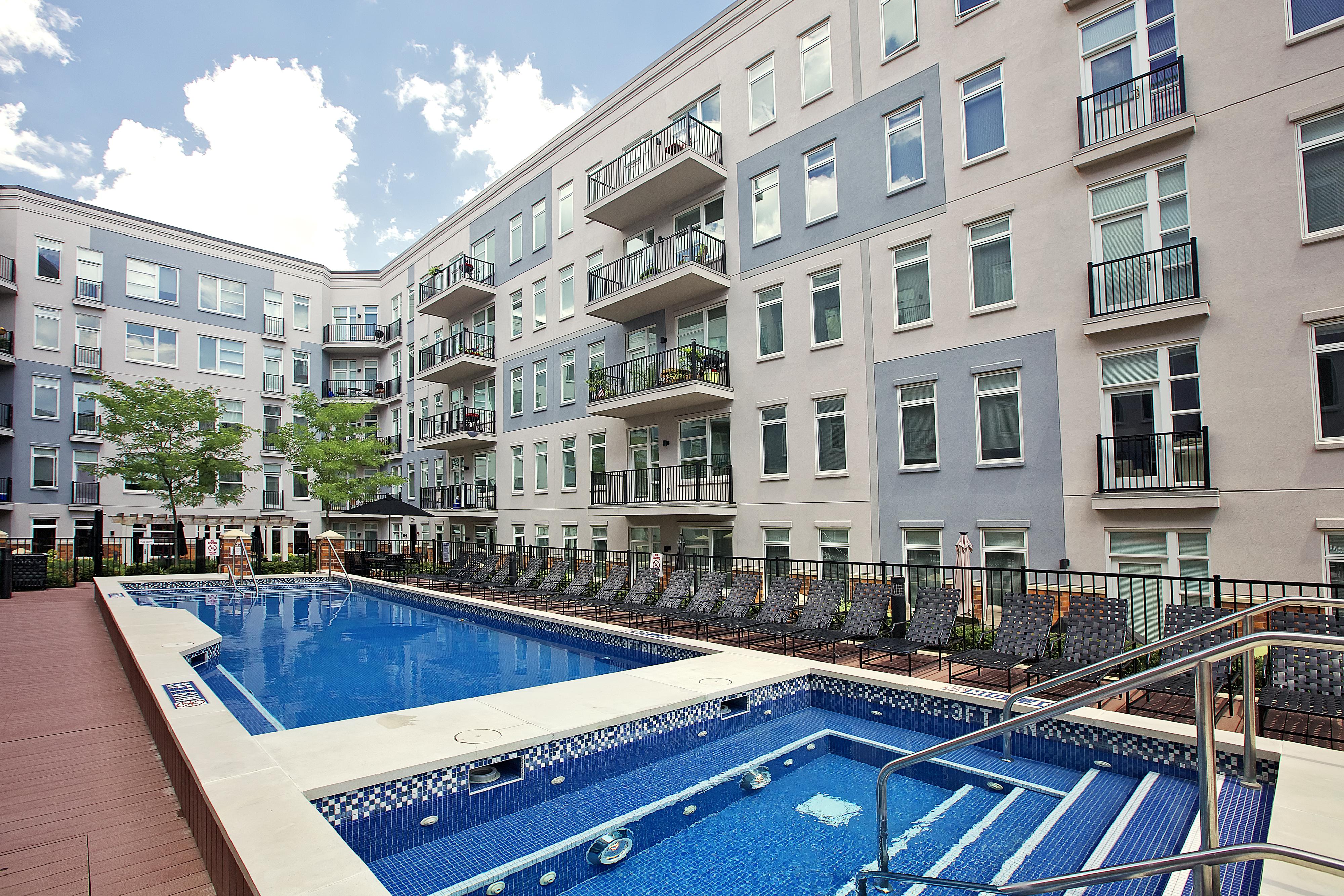 Pool at Avalon (4 of 5)