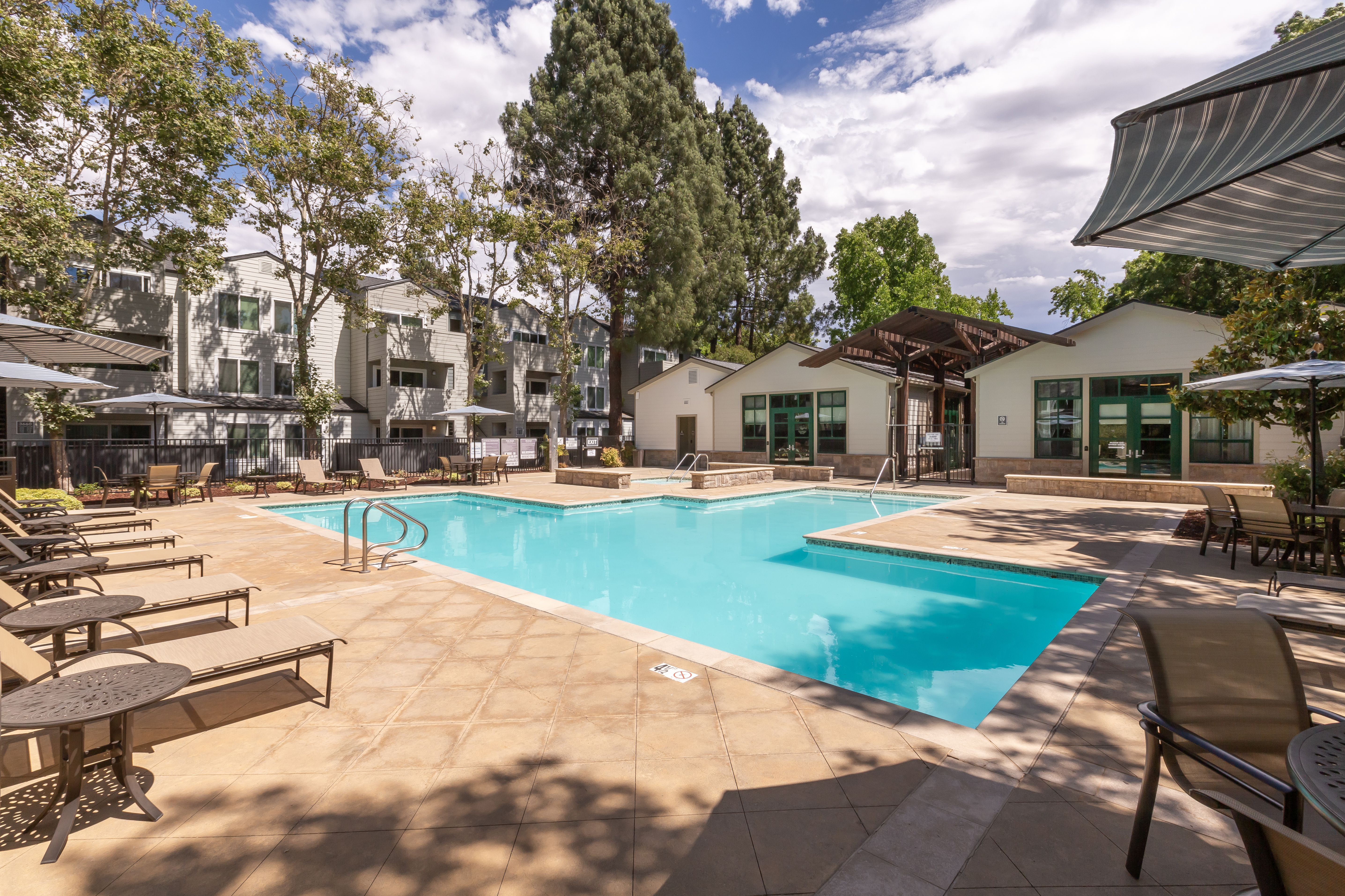 Pool at Eaves (1 of 8)