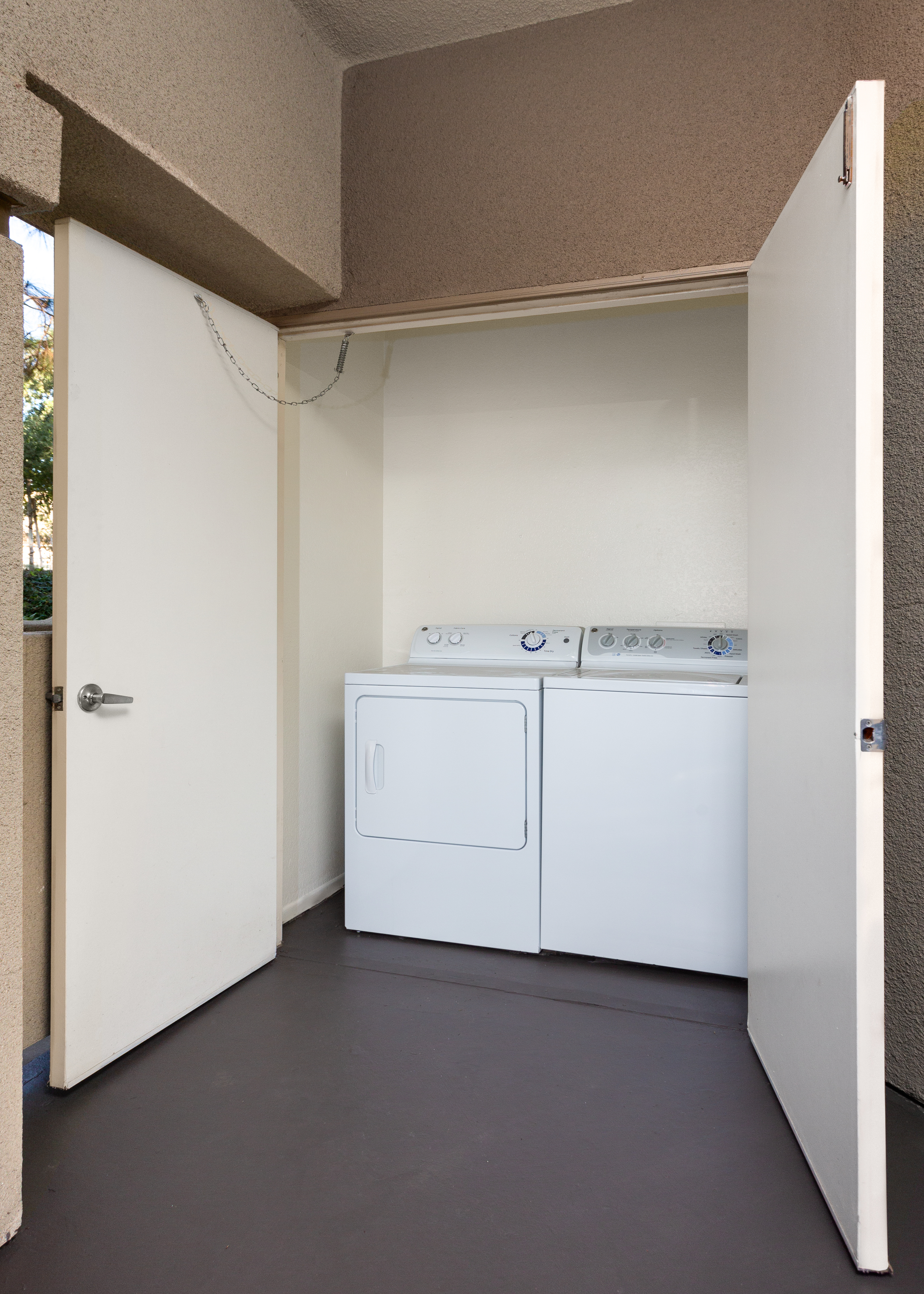 Eaves Thousand Oaks 8 of 12
