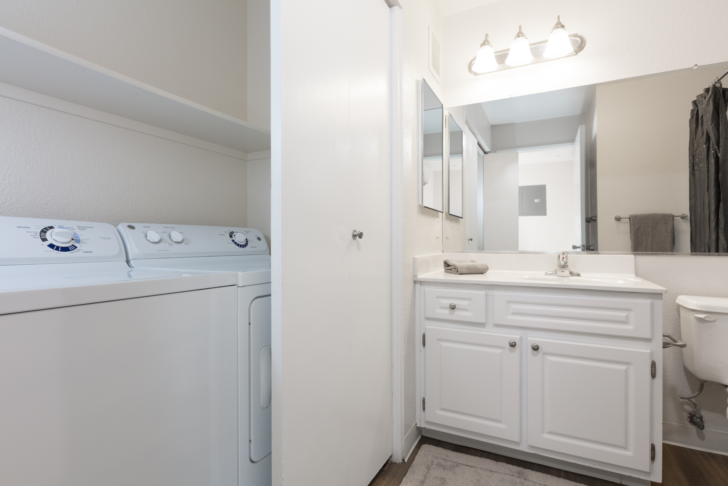 Laundry room at Avalon Walnut Ridge (2 of 2)