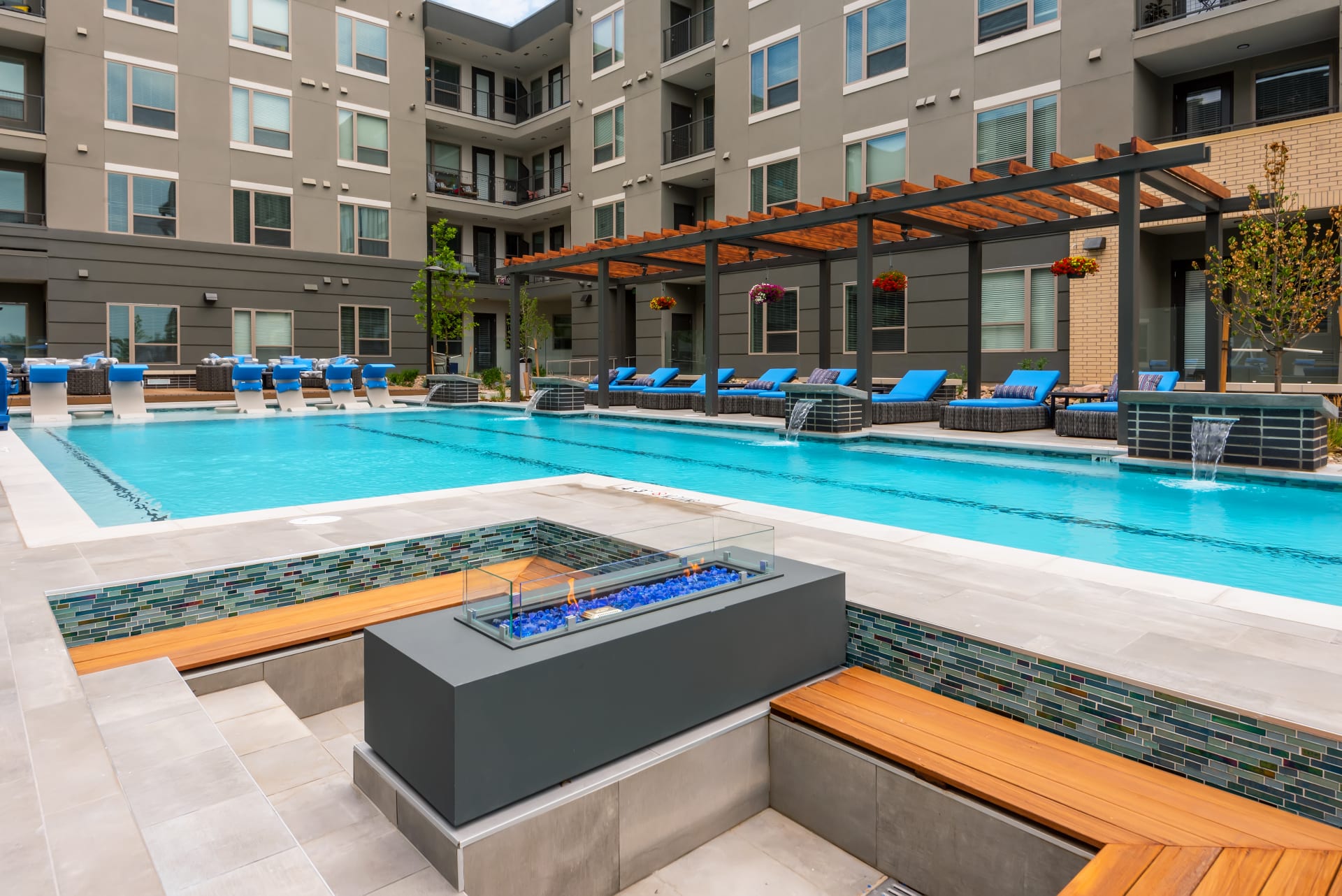 Pool at Avalon Lowry (1 of 4)
