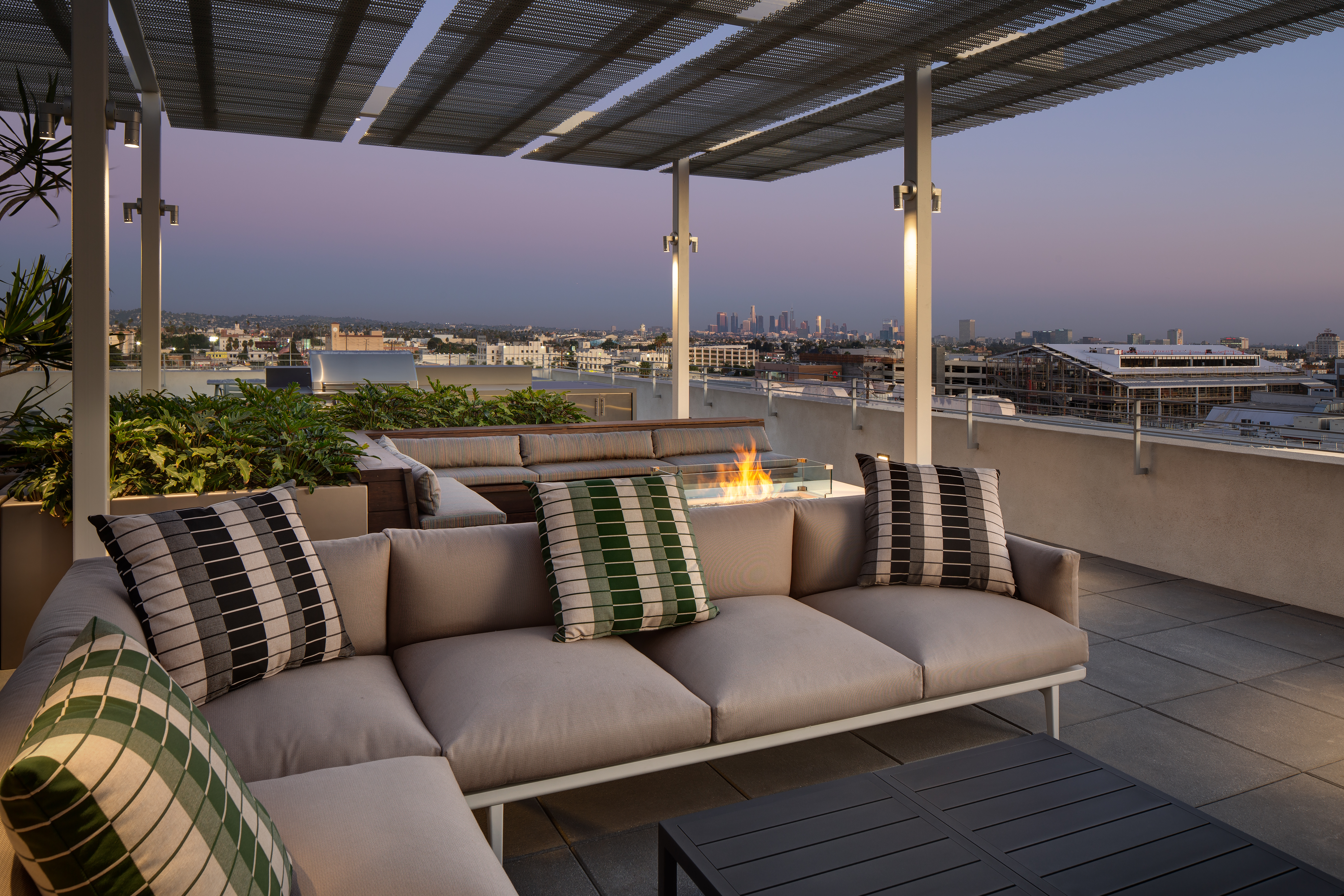 Roof deck at Ava Hollywood At La Pietra Place (3 of 8)