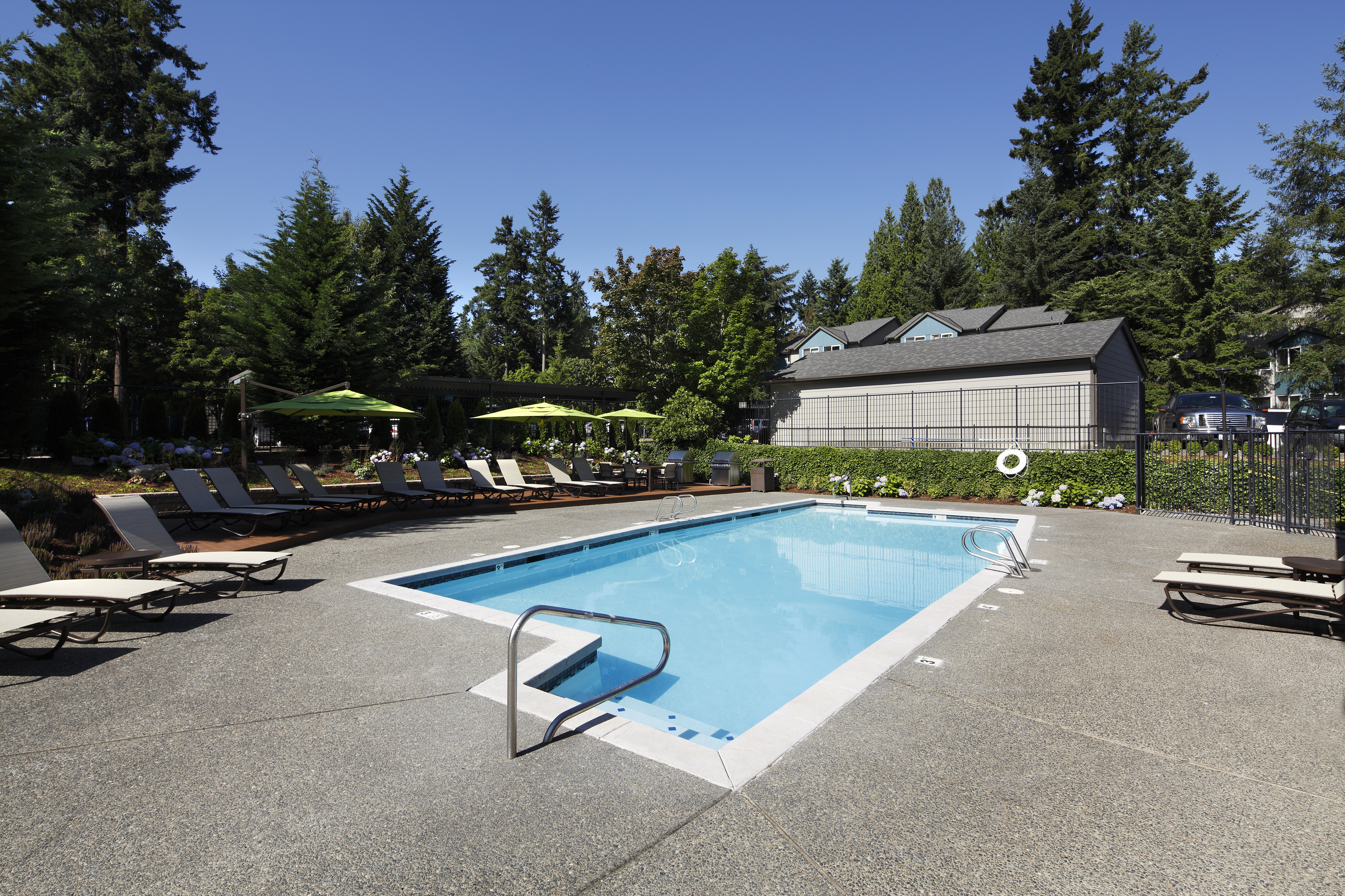 Pool at Eaves Redmond Campus (5 of 5)