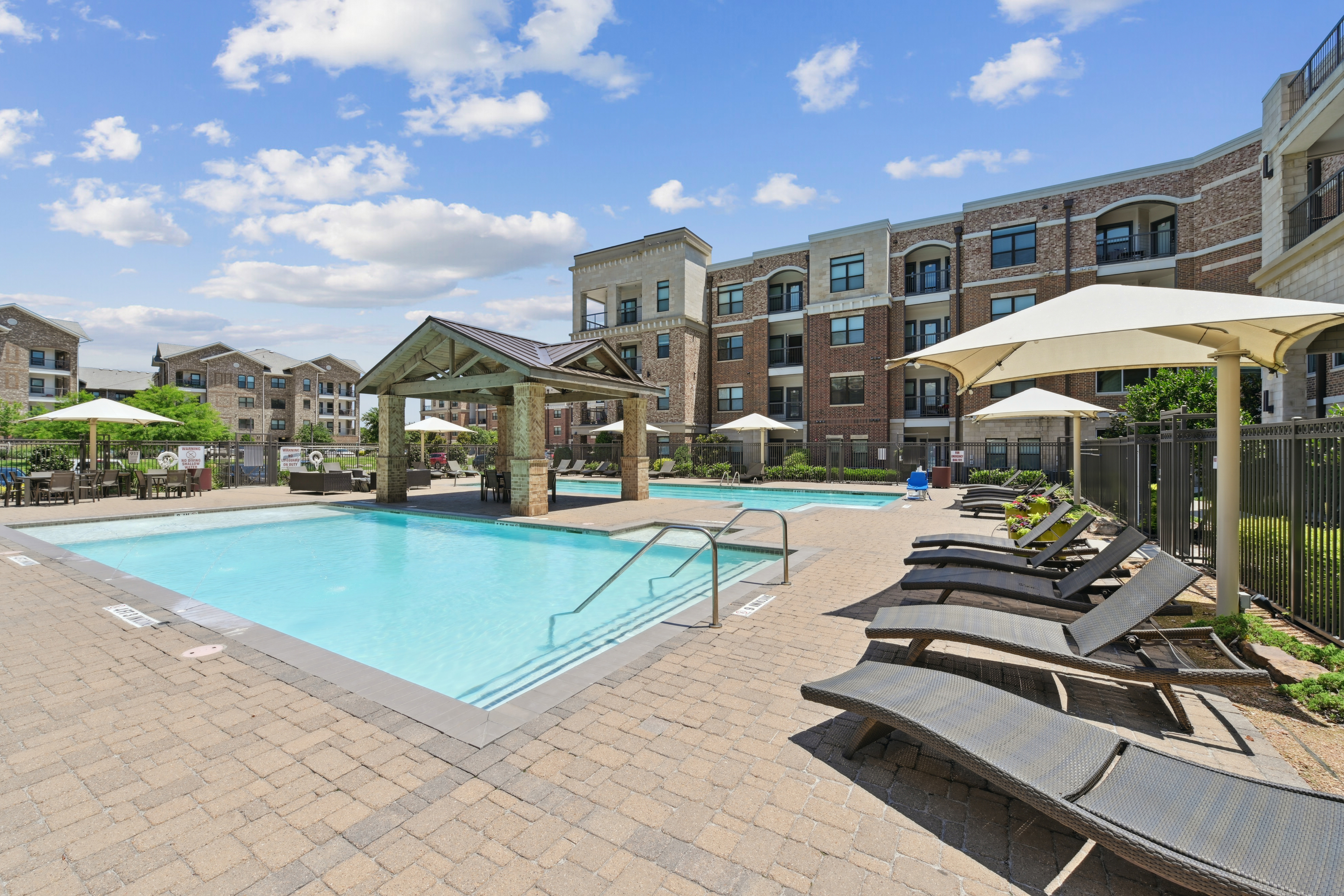 Pool at Avalon (3 of 6)