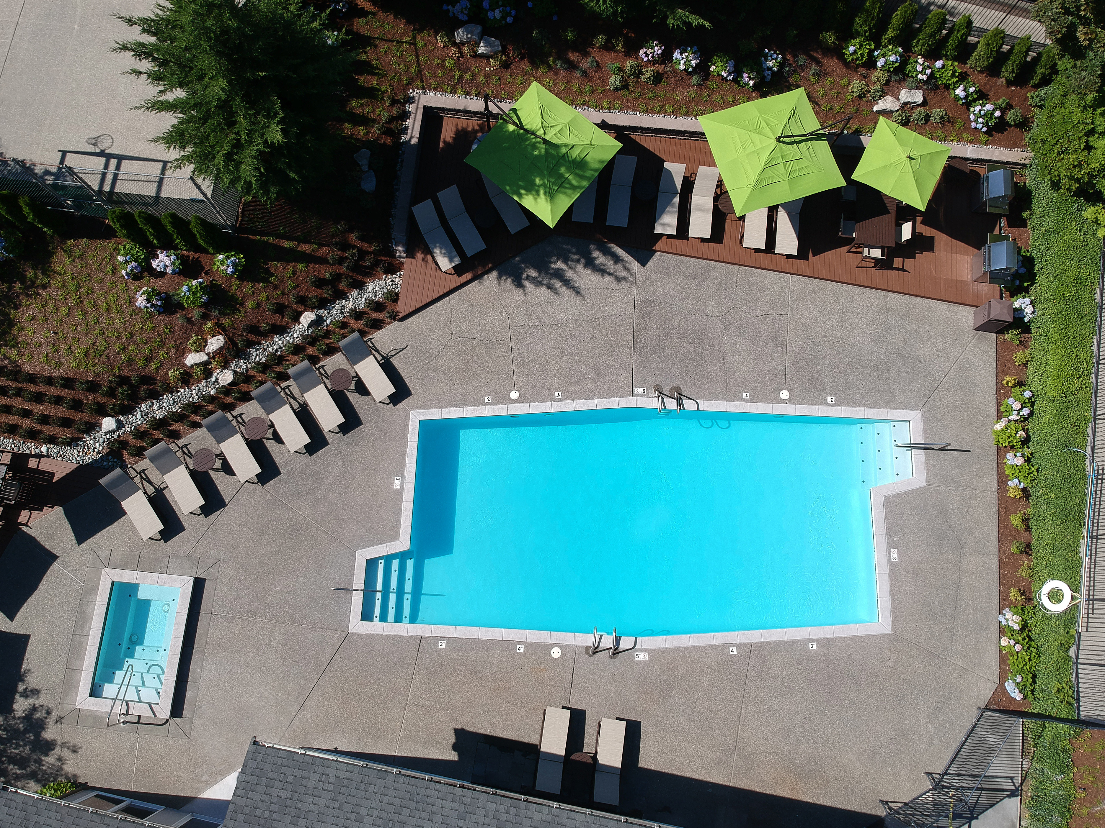 Pool at Eaves Redmond Campus (4 of 5)