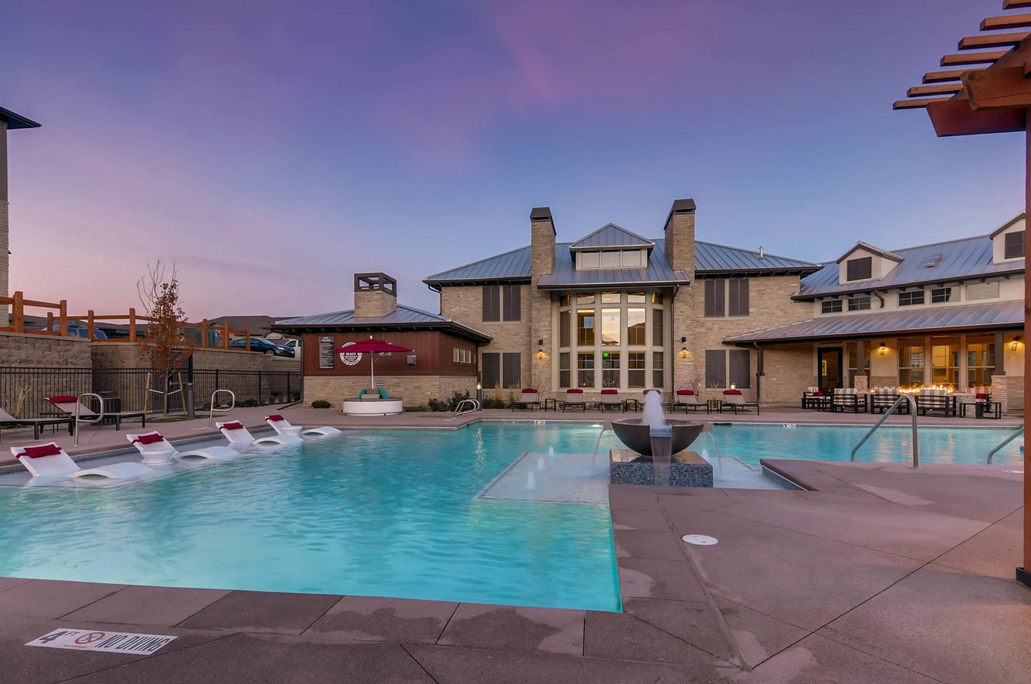 Pool at Avalon Red Rocks (1 of 2)