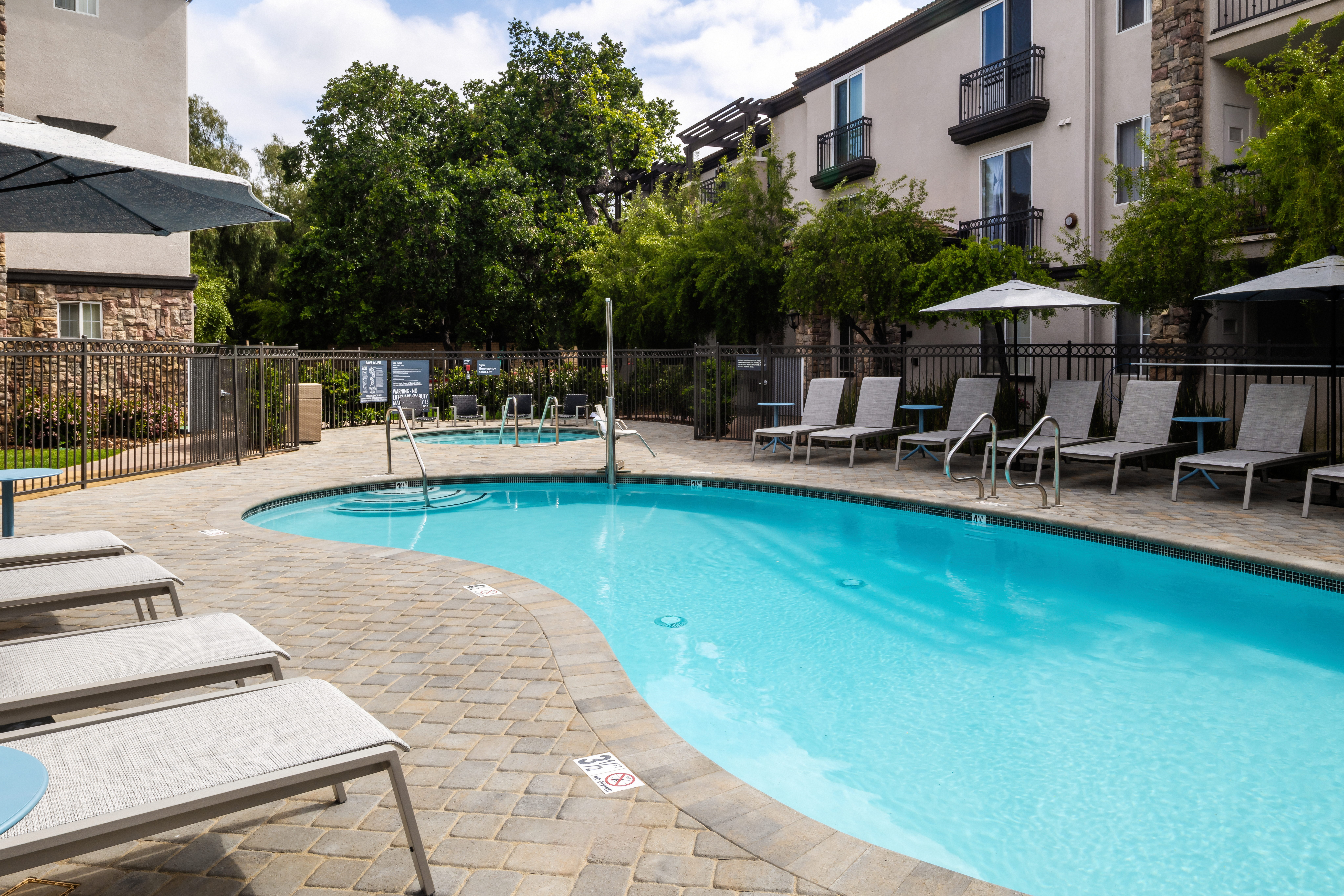 Pool at Avalon Thousand Oaks Plaza (2 of 4)