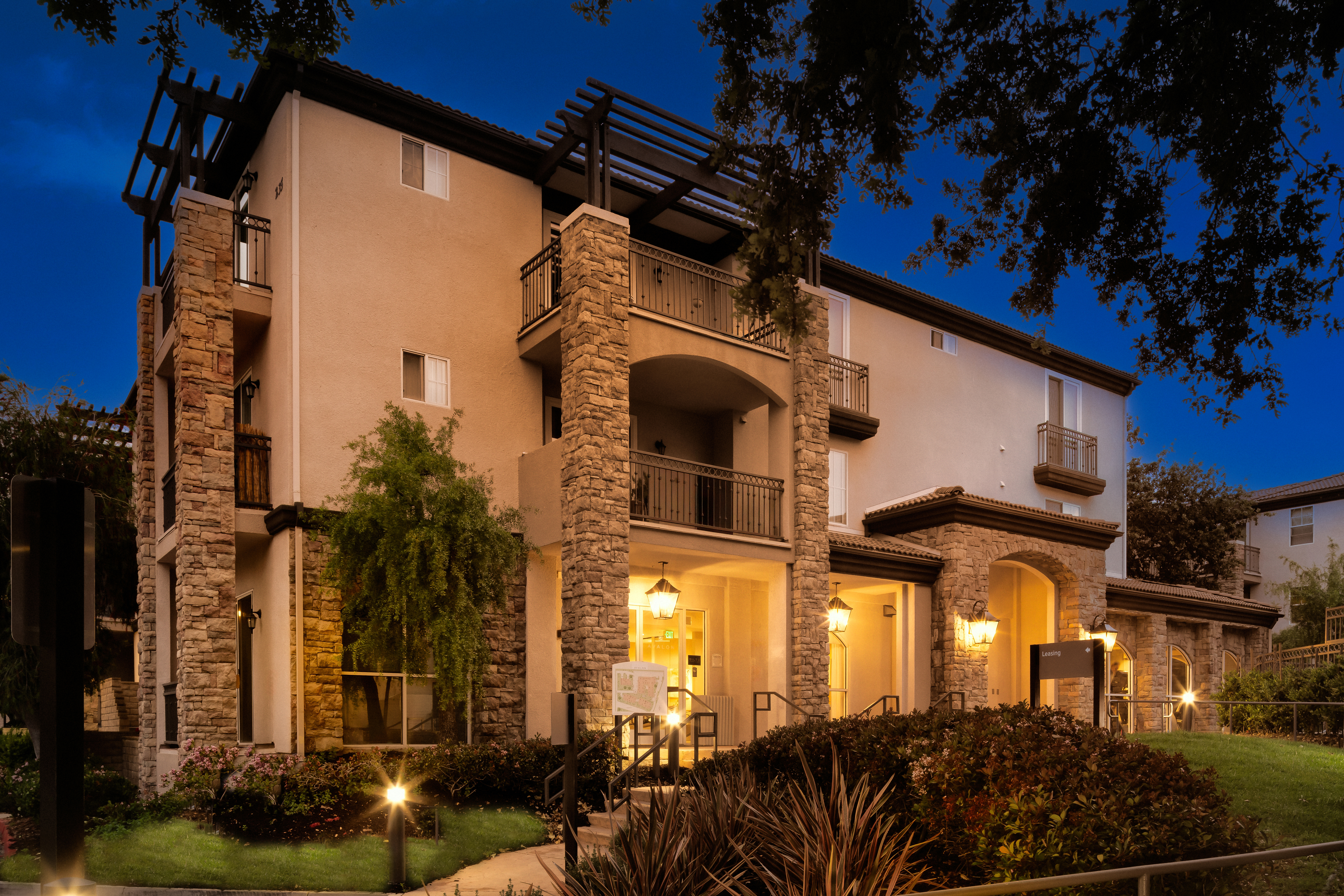 Avalon Thousand Oaks Plaza 28 of 34