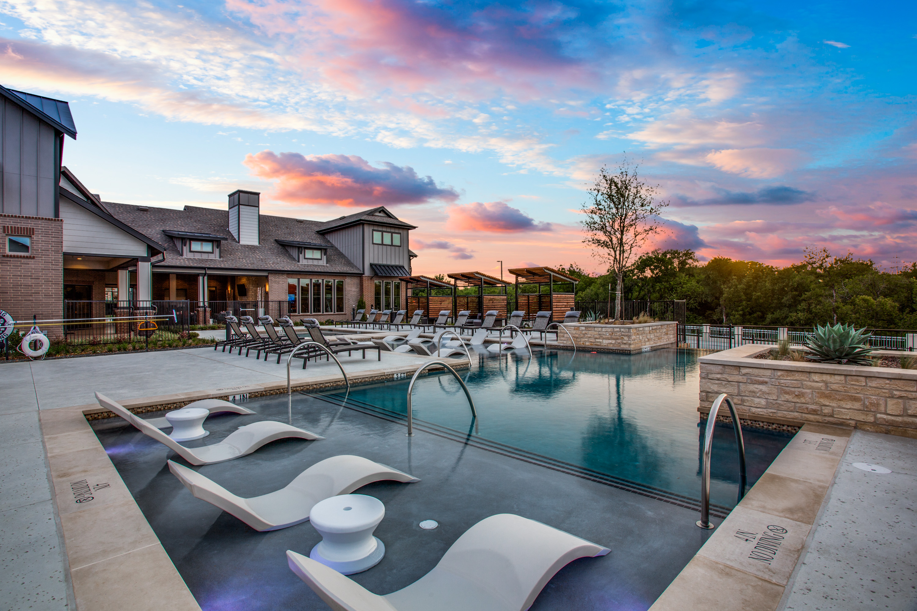 Pool at Avalon (4 of 5)