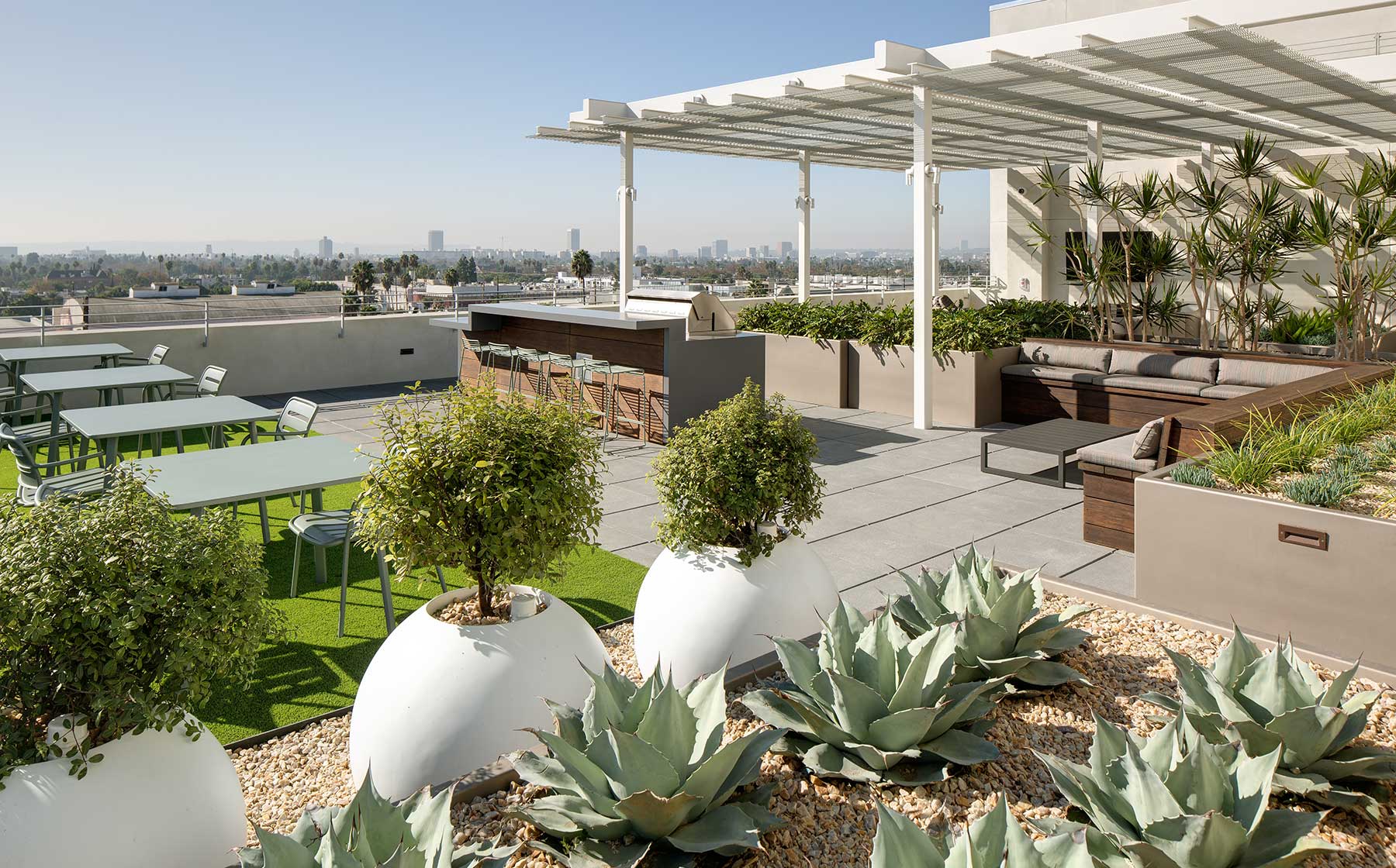 Roof deck at Ava Hollywood At La Pietra Place (2 of 8)