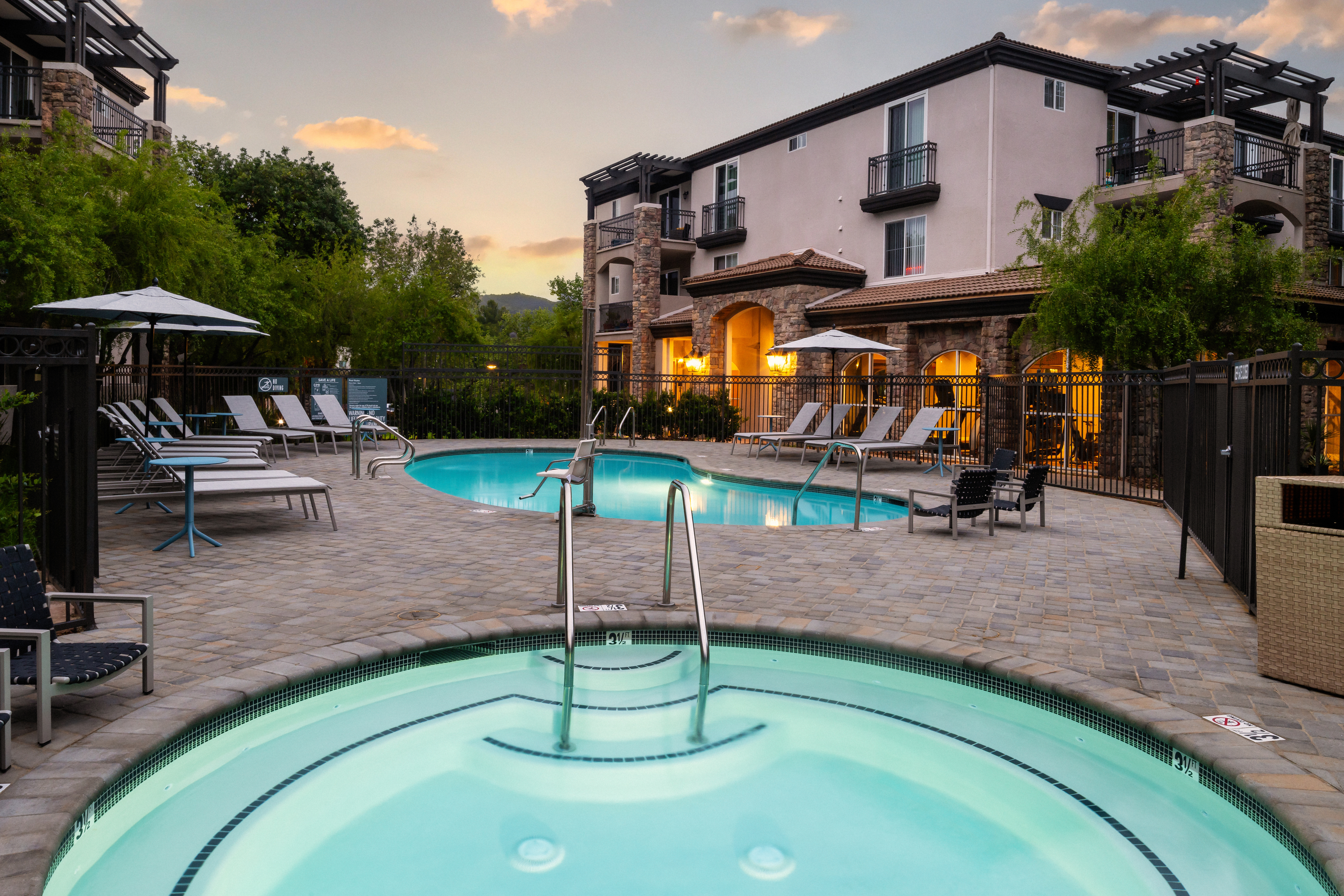 Pool at Avalon Thousand Oaks Plaza (3 of 4)