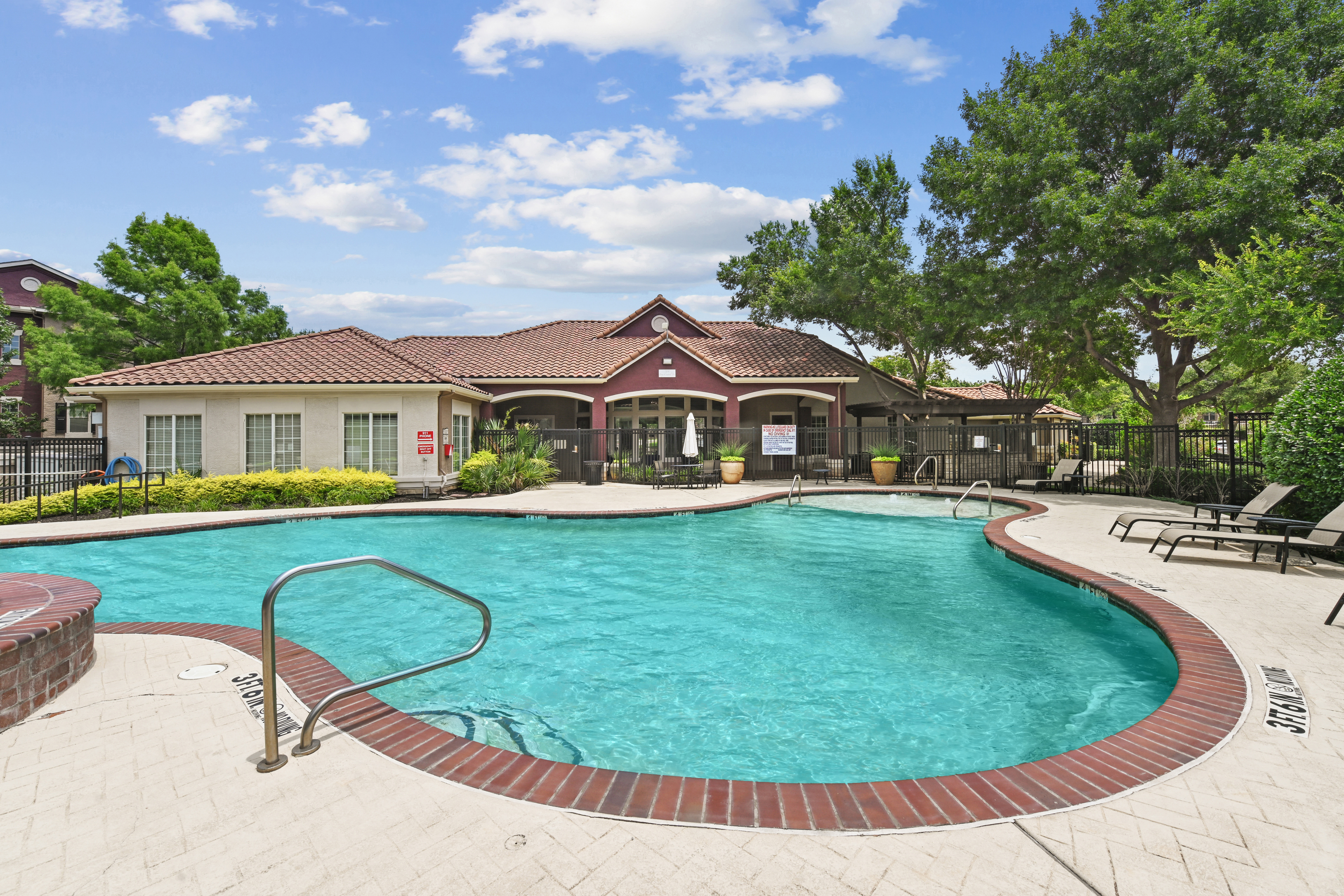 Pool at Eaves Twin Creeks (1 of 3)