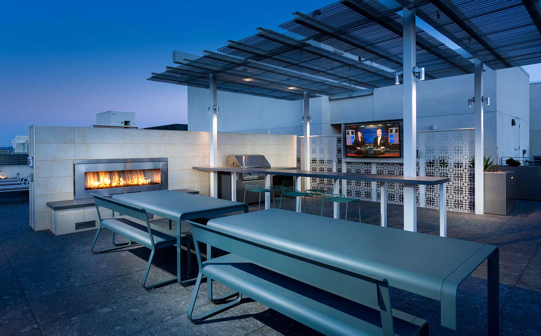 Roof deck at Ava Hollywood At La Pietra Place (7 of 8)