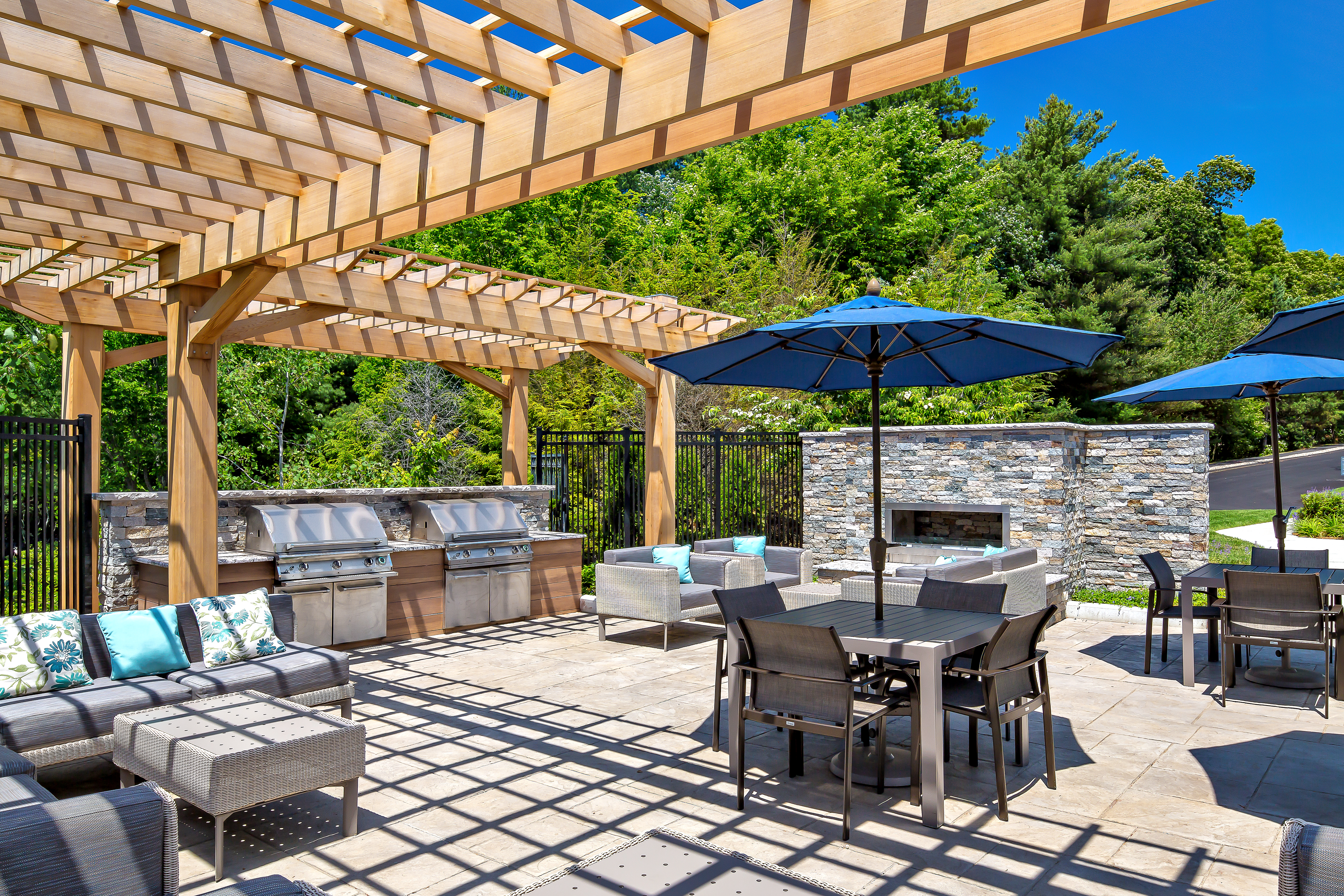 Grill area at Avalon Bear Hill (2 of 2)