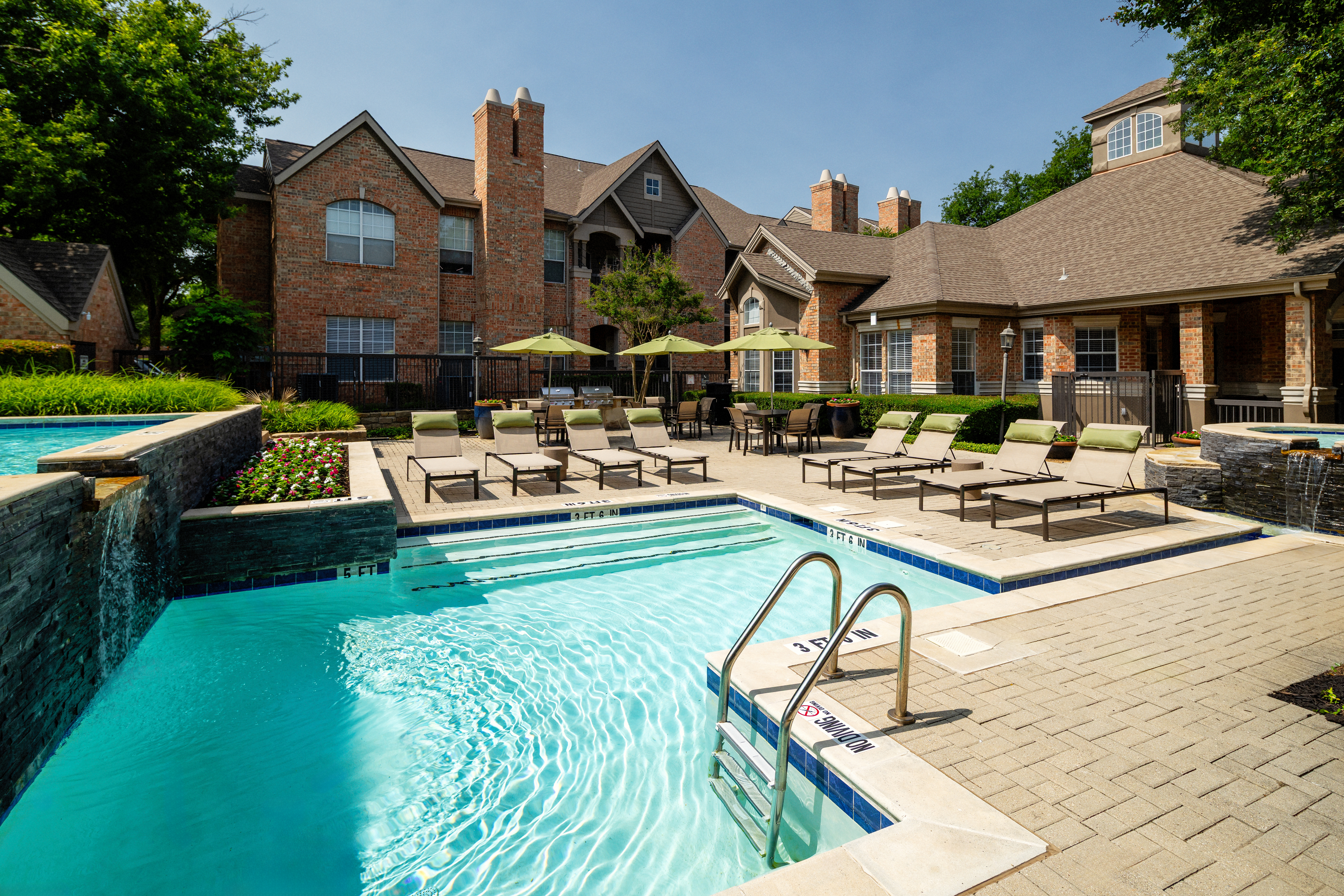 Pool at Avalon (4 of 5)