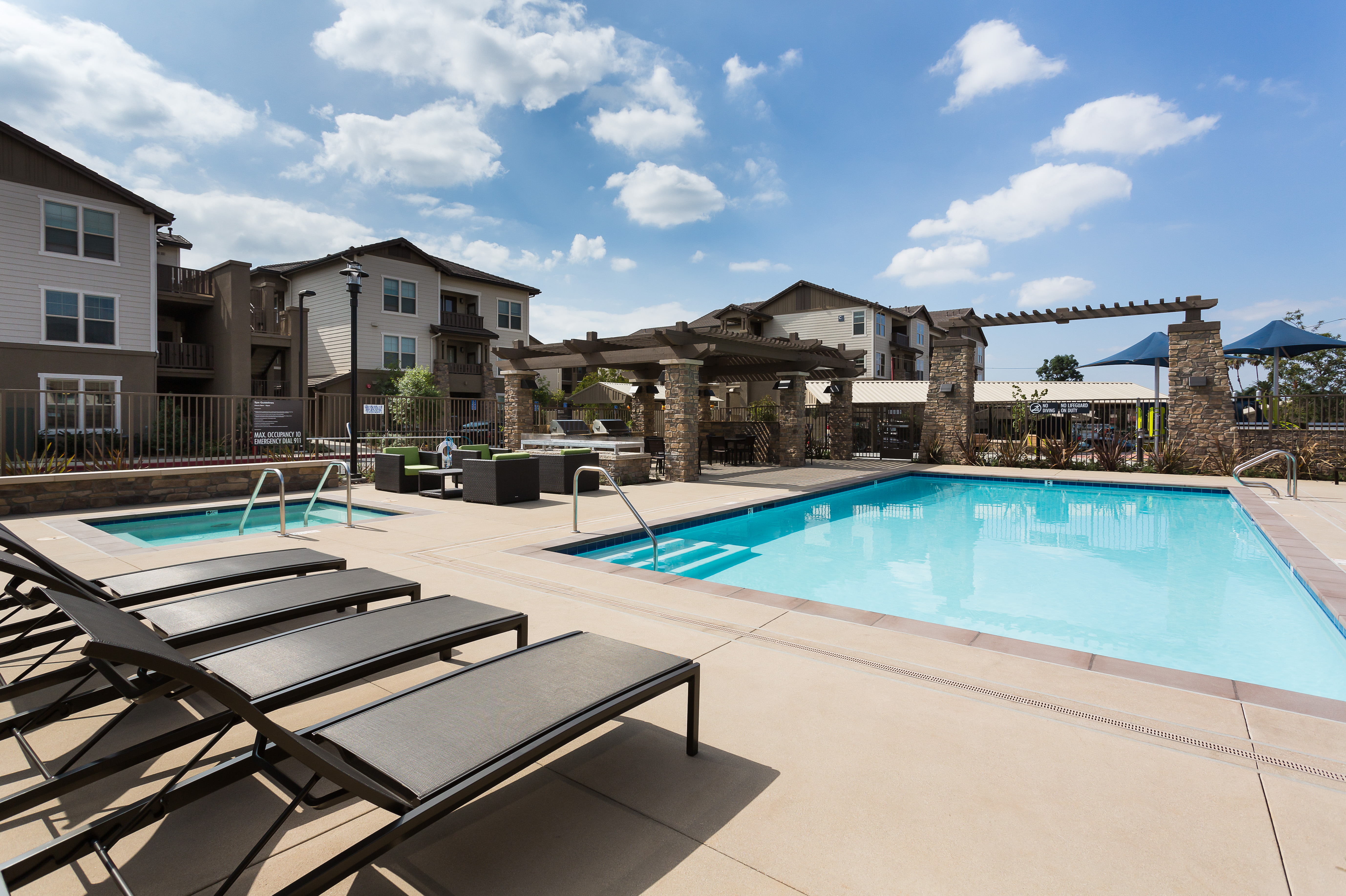 Pool at Avalon (5 of 8)