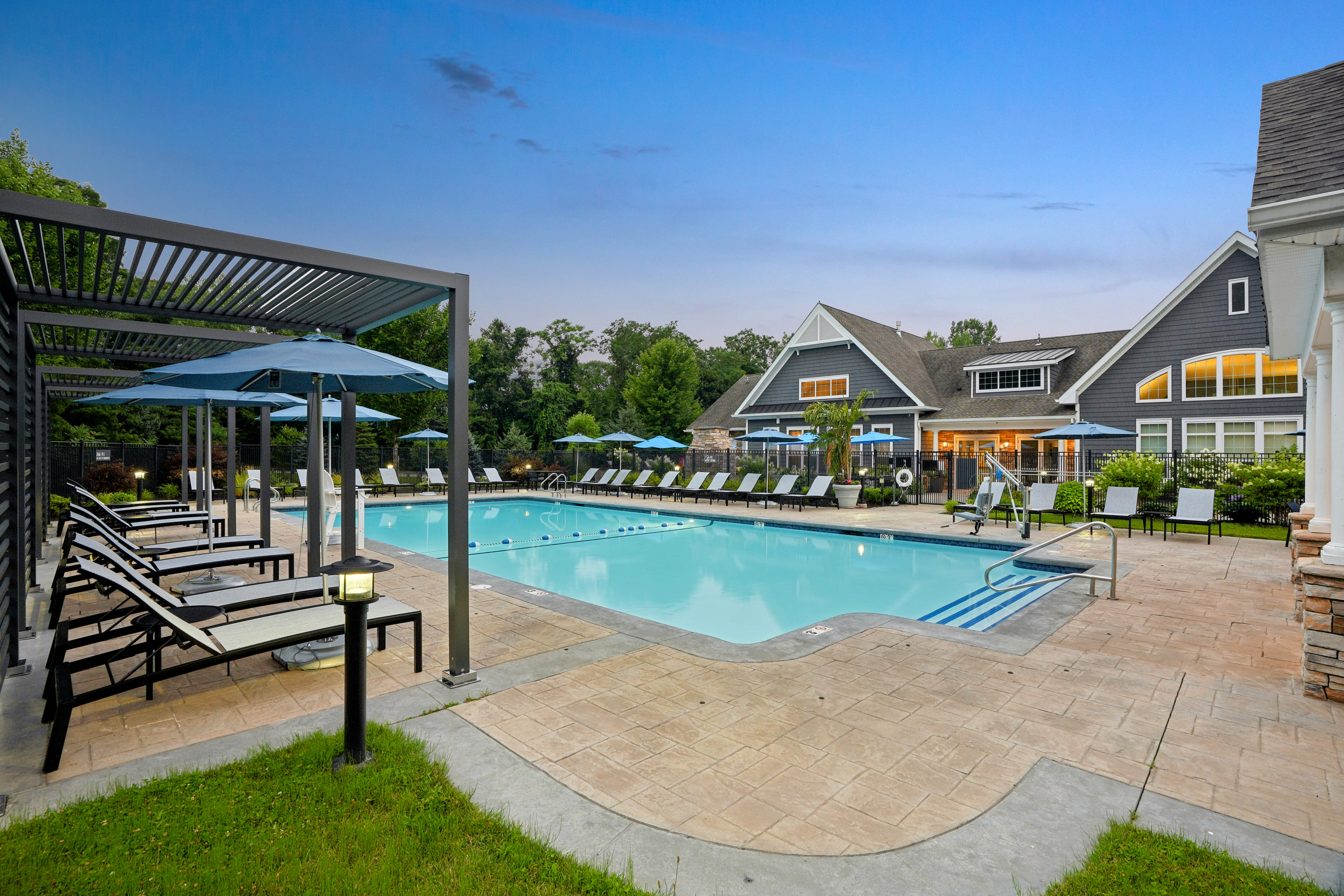Pool at Avalon (3 of 5)