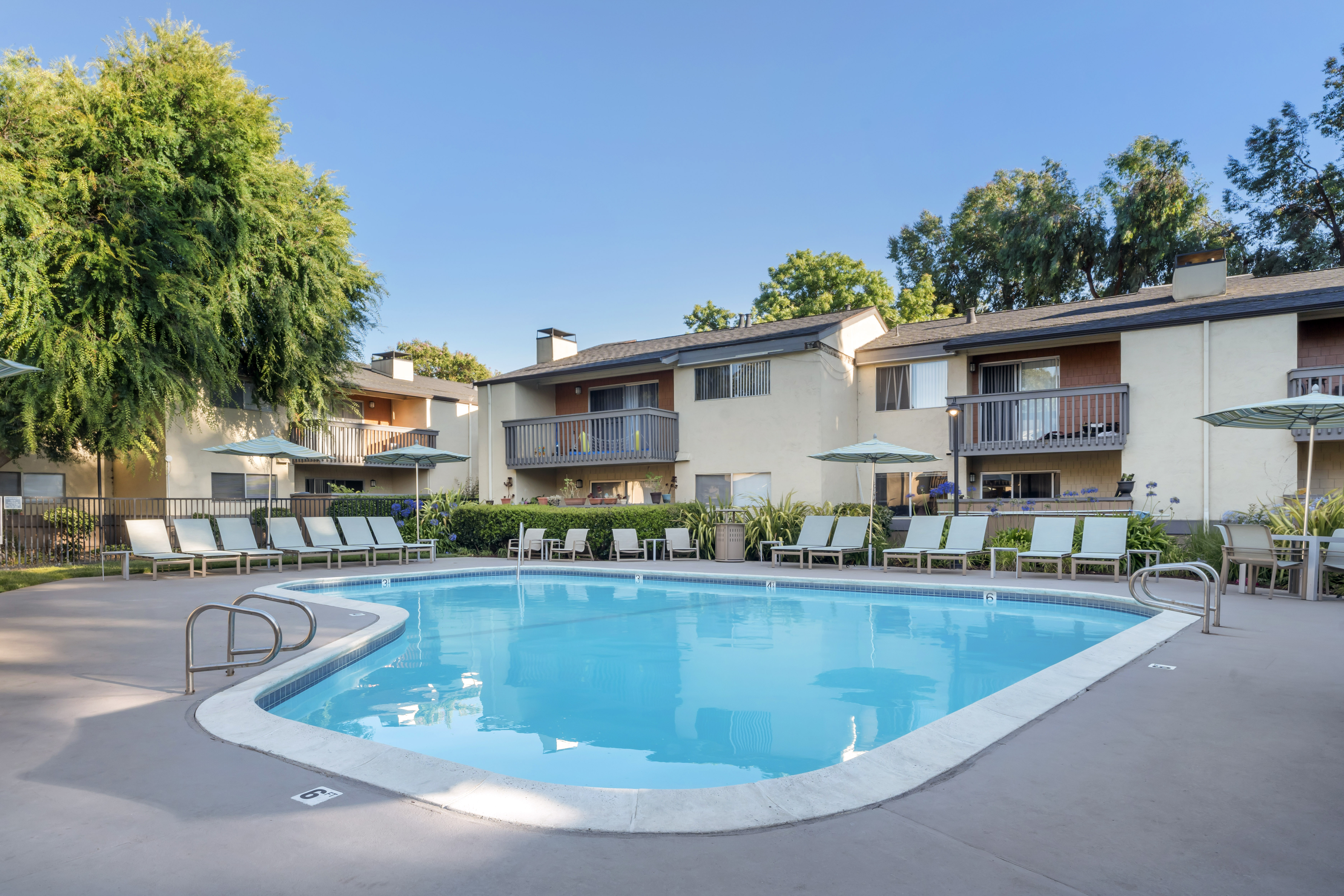 Pool at Eaves (4 of 6)