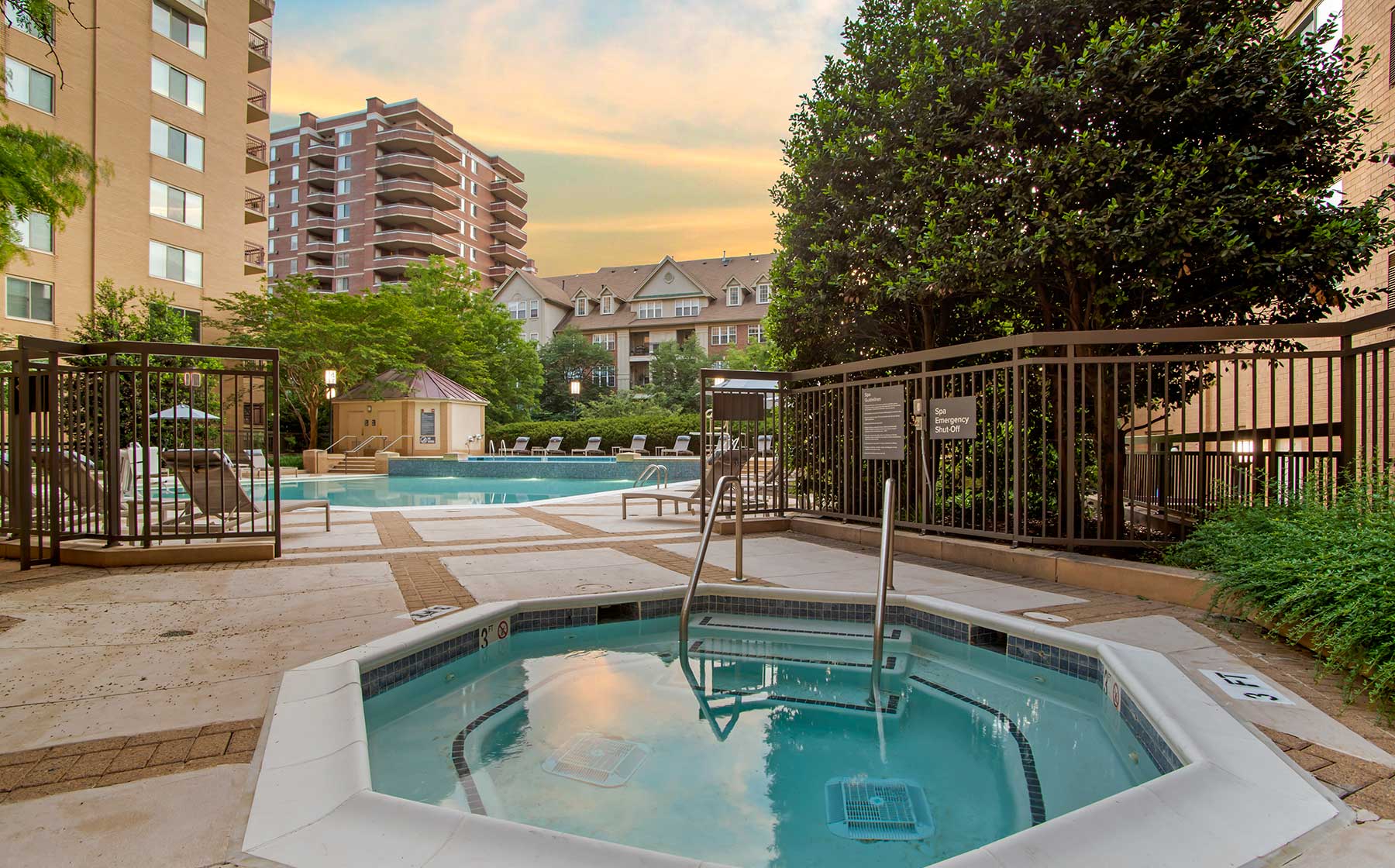 Pool at Avalon Courthouse Place (3 of 3)