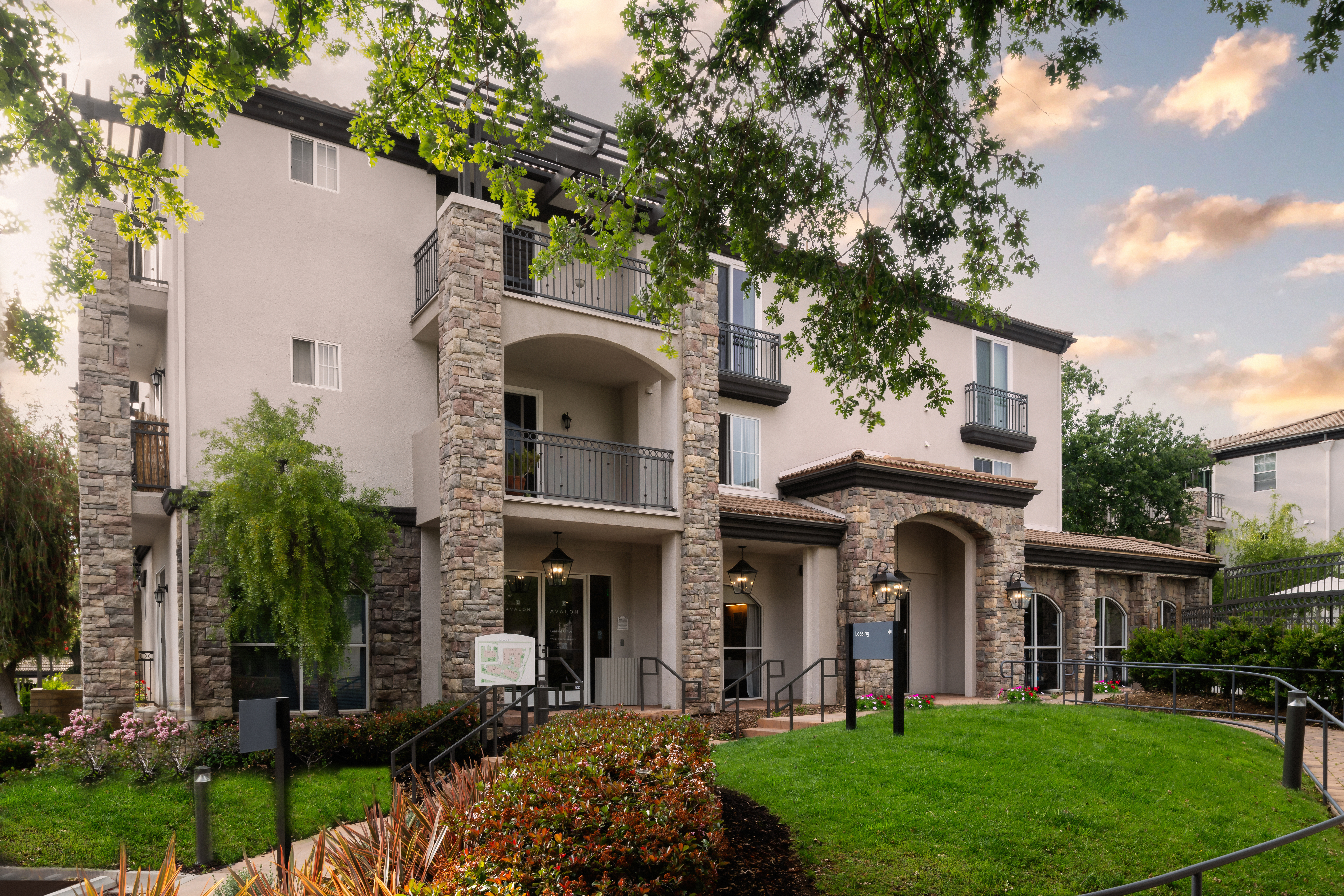 Avalon Thousand Oaks Plaza 27 of 34