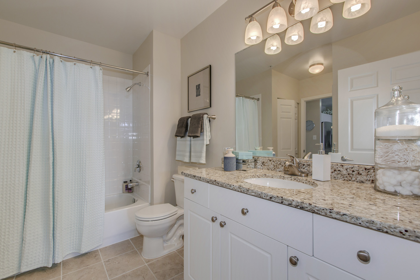 Avalon Clarendon 12 of 12