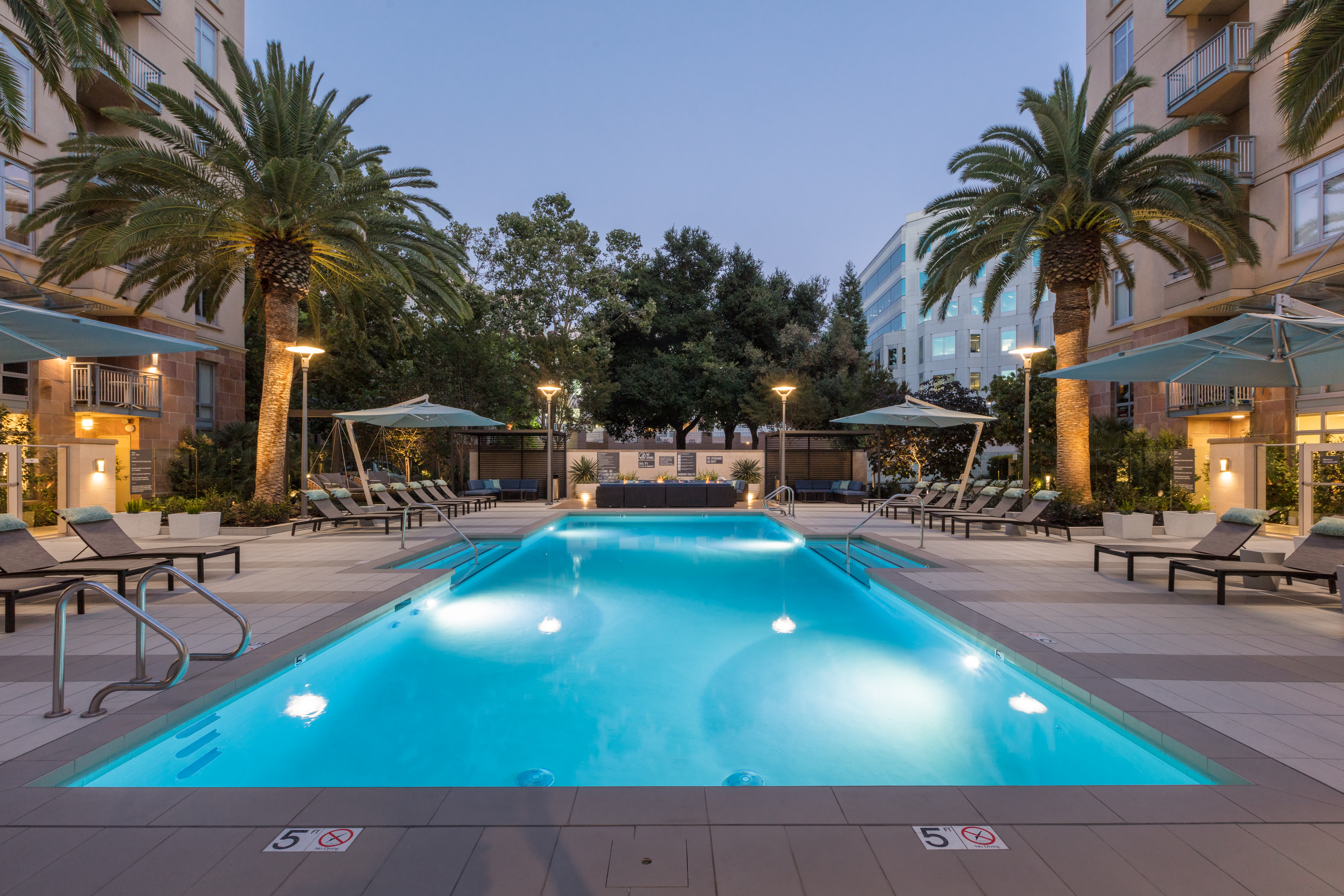Pool at Avalon Towers On The Peninsula (6 of 6)