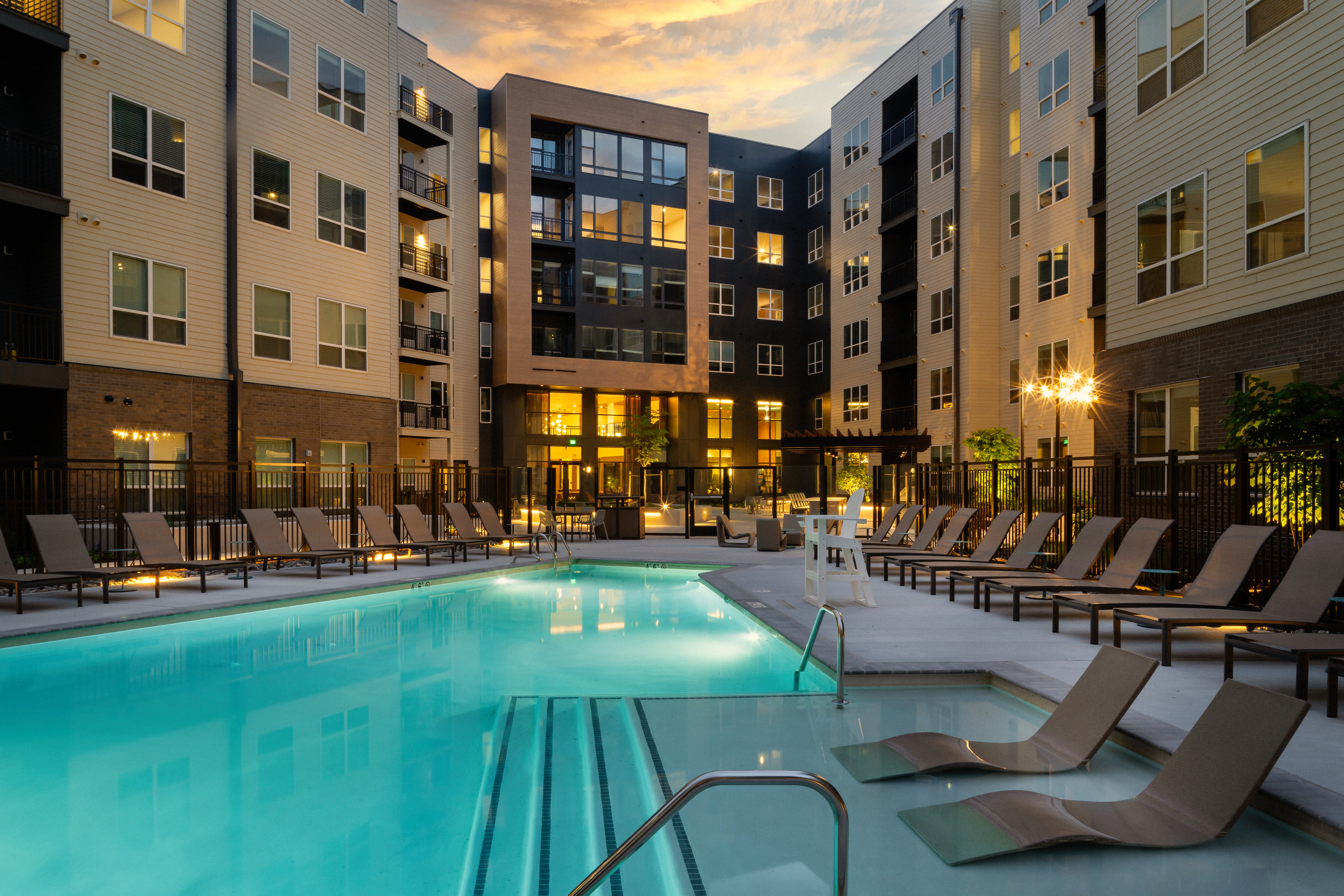 Pool at Avalon (3 of 6)