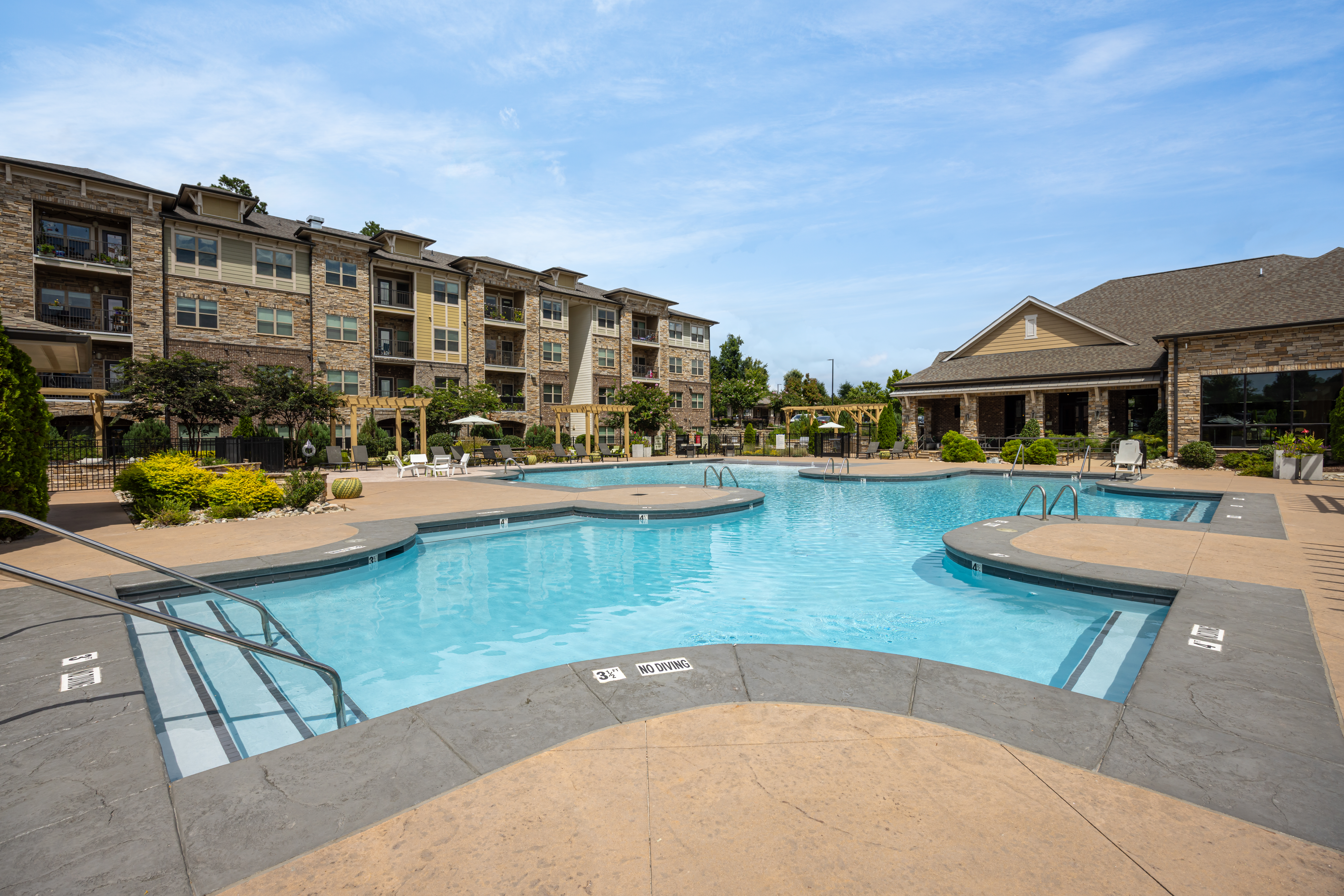Pool at Avalon Perimeter Park (2 of 6)