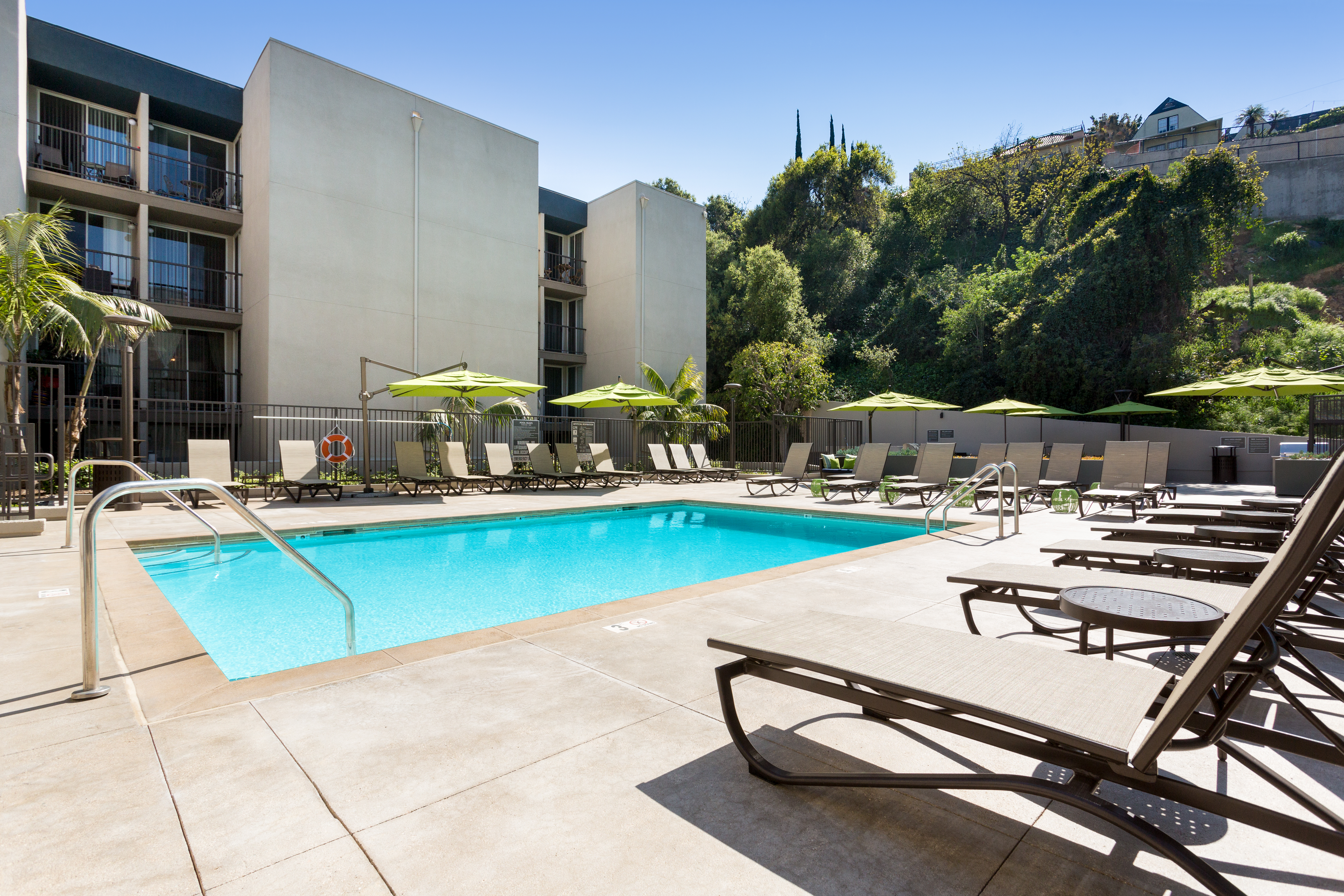 Pool at Eaves Los Feliz (2 of 3)