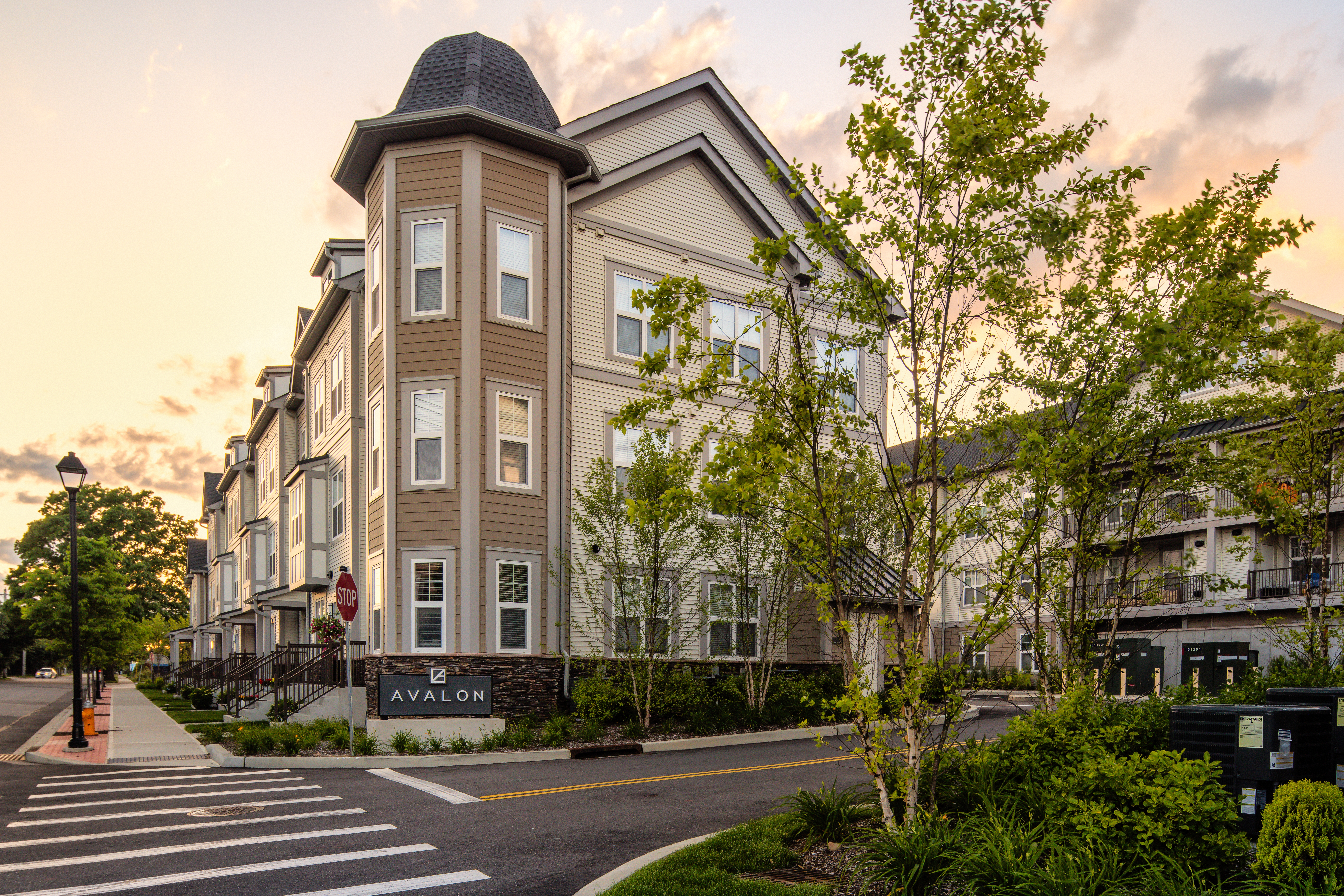 Avalon Amityville 46 of 48