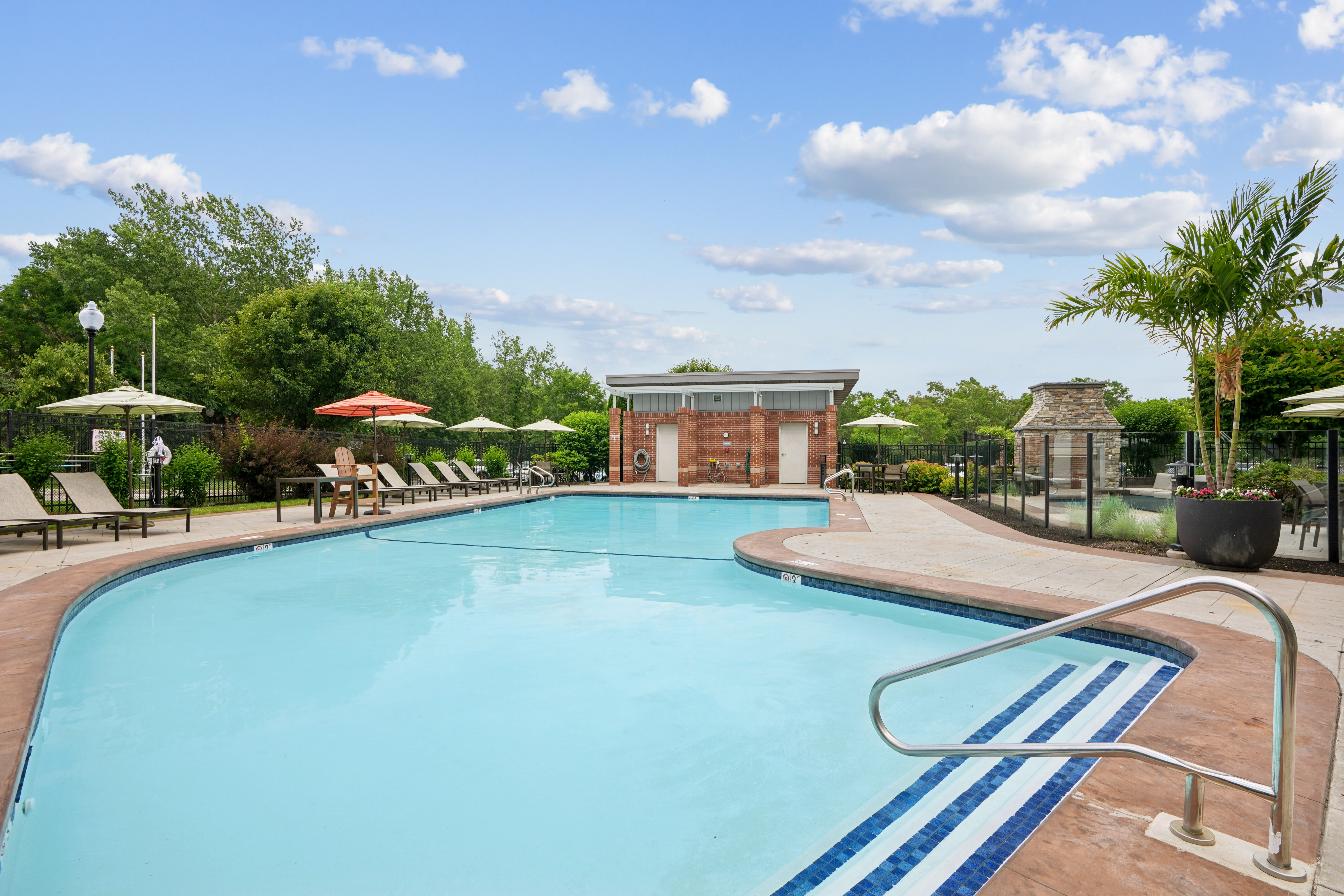 Pool at Avalon (3 of 4)