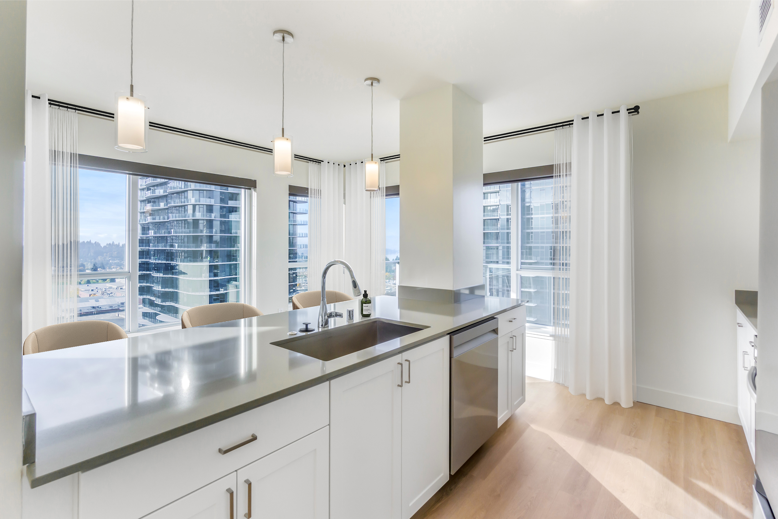 Avalon Towers Bellevue 3 of 12