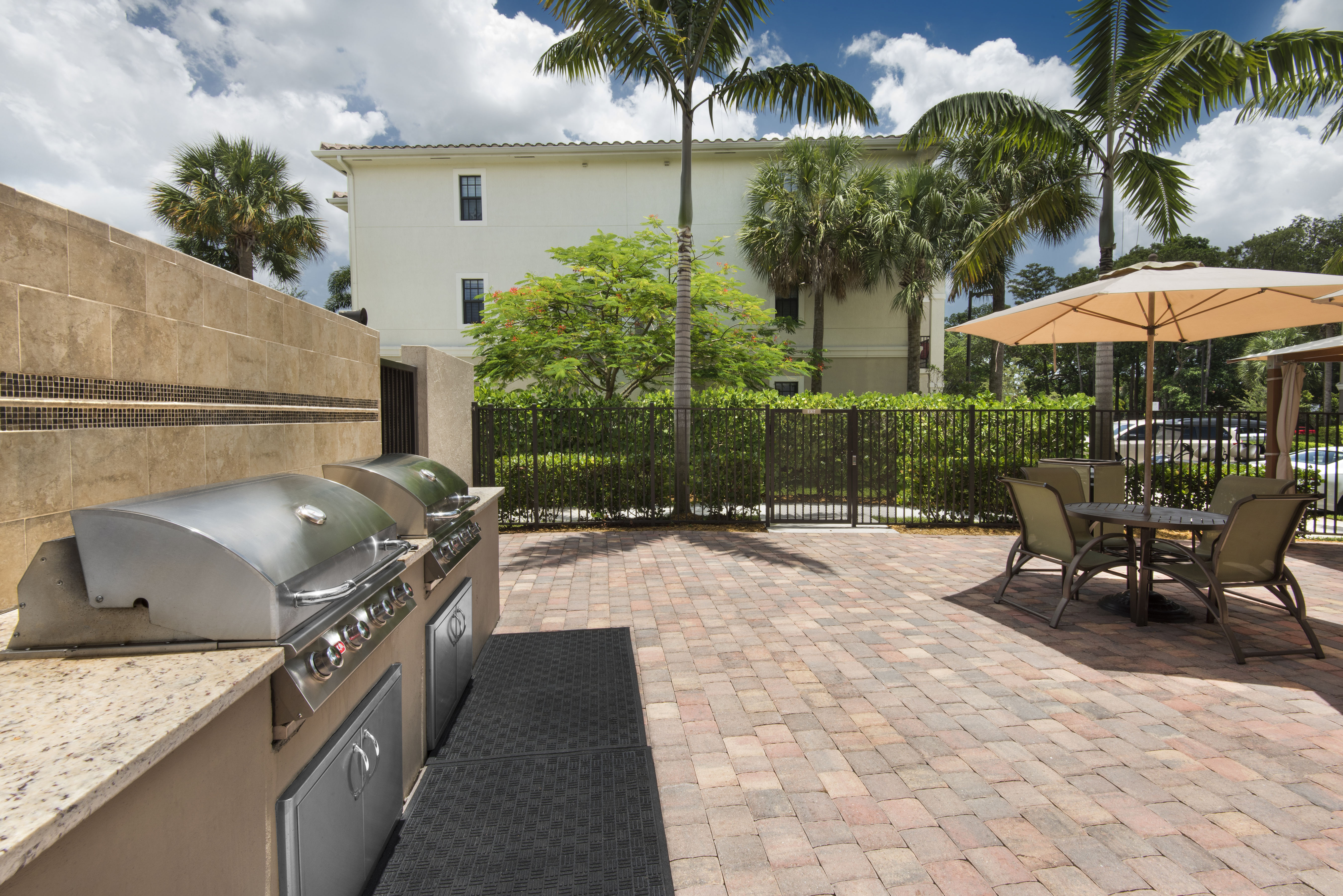 Grill area at Avalon Toscana