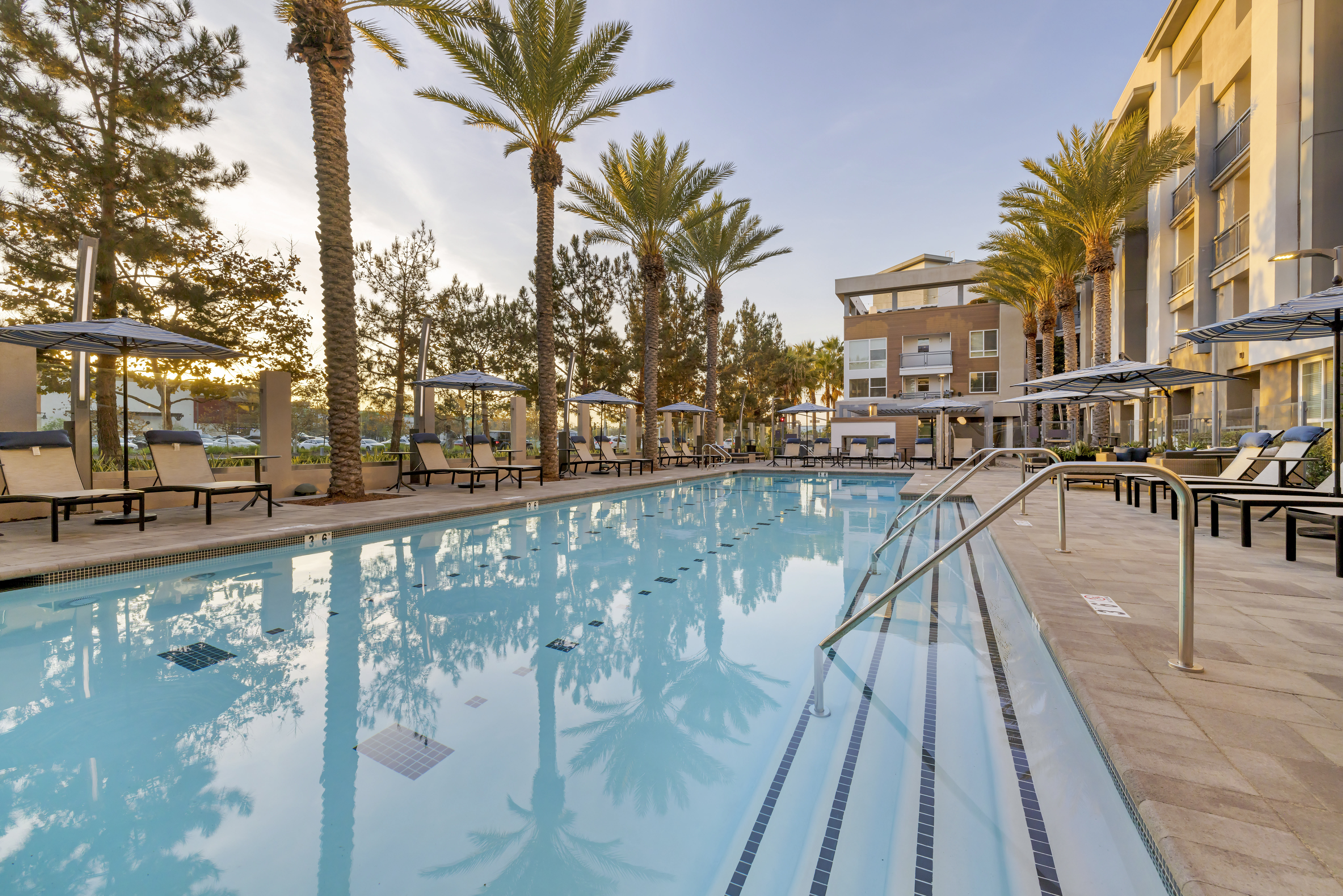 Pool at Avalon (3 of 8)